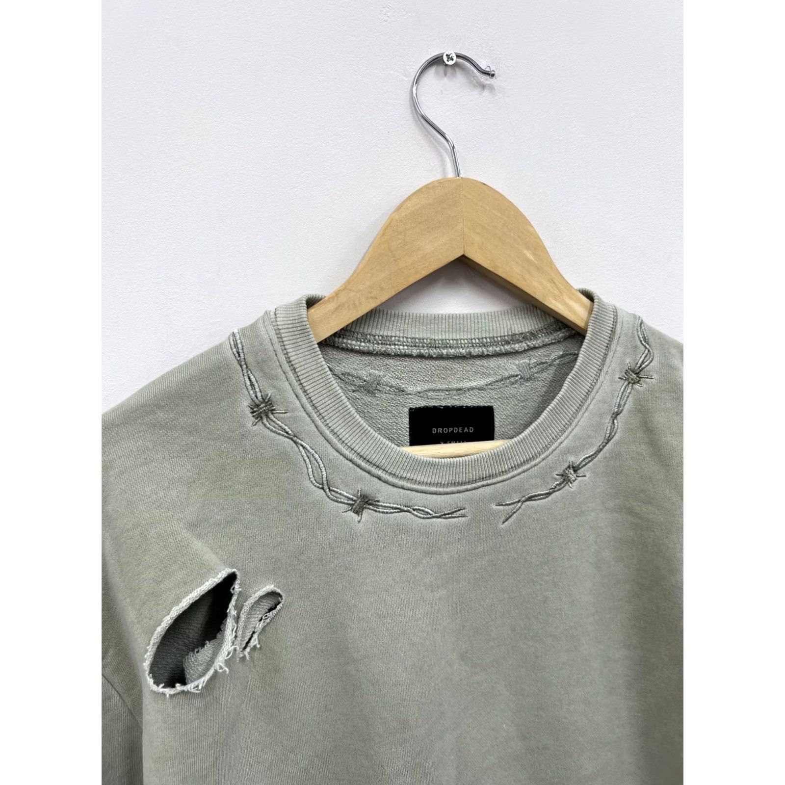 Vintage Drop Dead Disstressed Sweatshirt Oversized XS/S Gray Logo Vintage Women Pullover Sweatshirt Oversized Fall Winter Regular Size XS/S Men/Women Size XS / US 0-2 / IT 36-38 - 3 Thumbnail