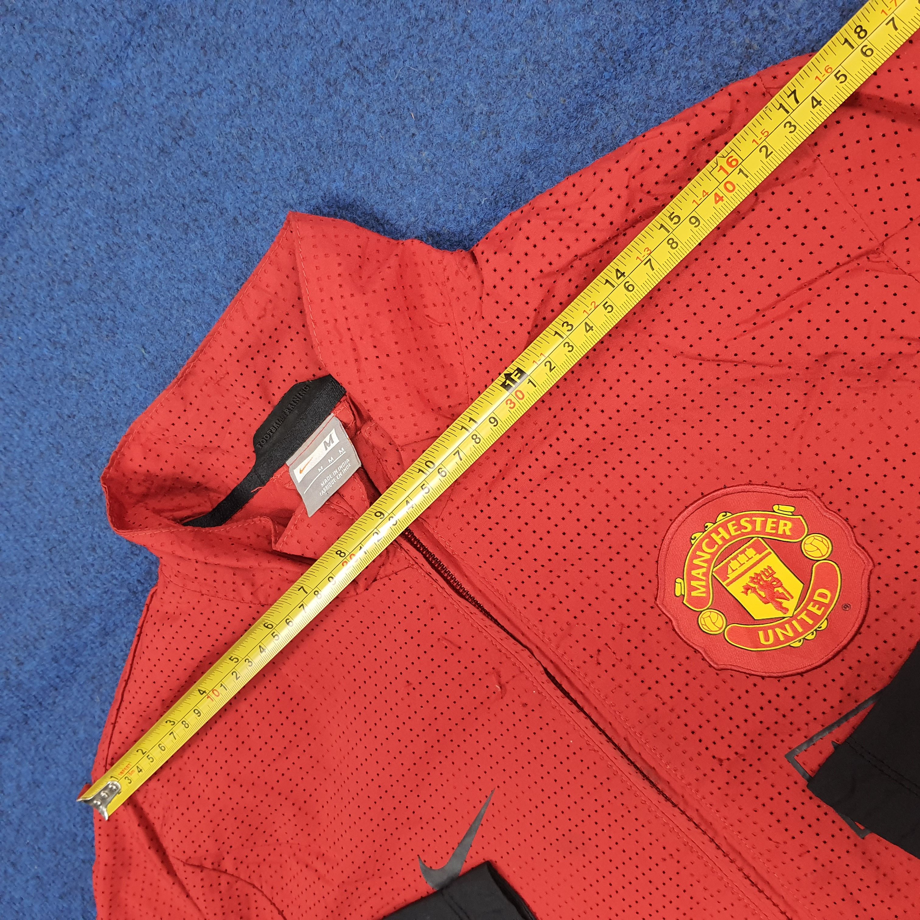 Nike Y2K Manchester United Nike AIG Training Shell Jacket C302N15 Size US S / EU 44-46 / 1 - 13 Thumbnail