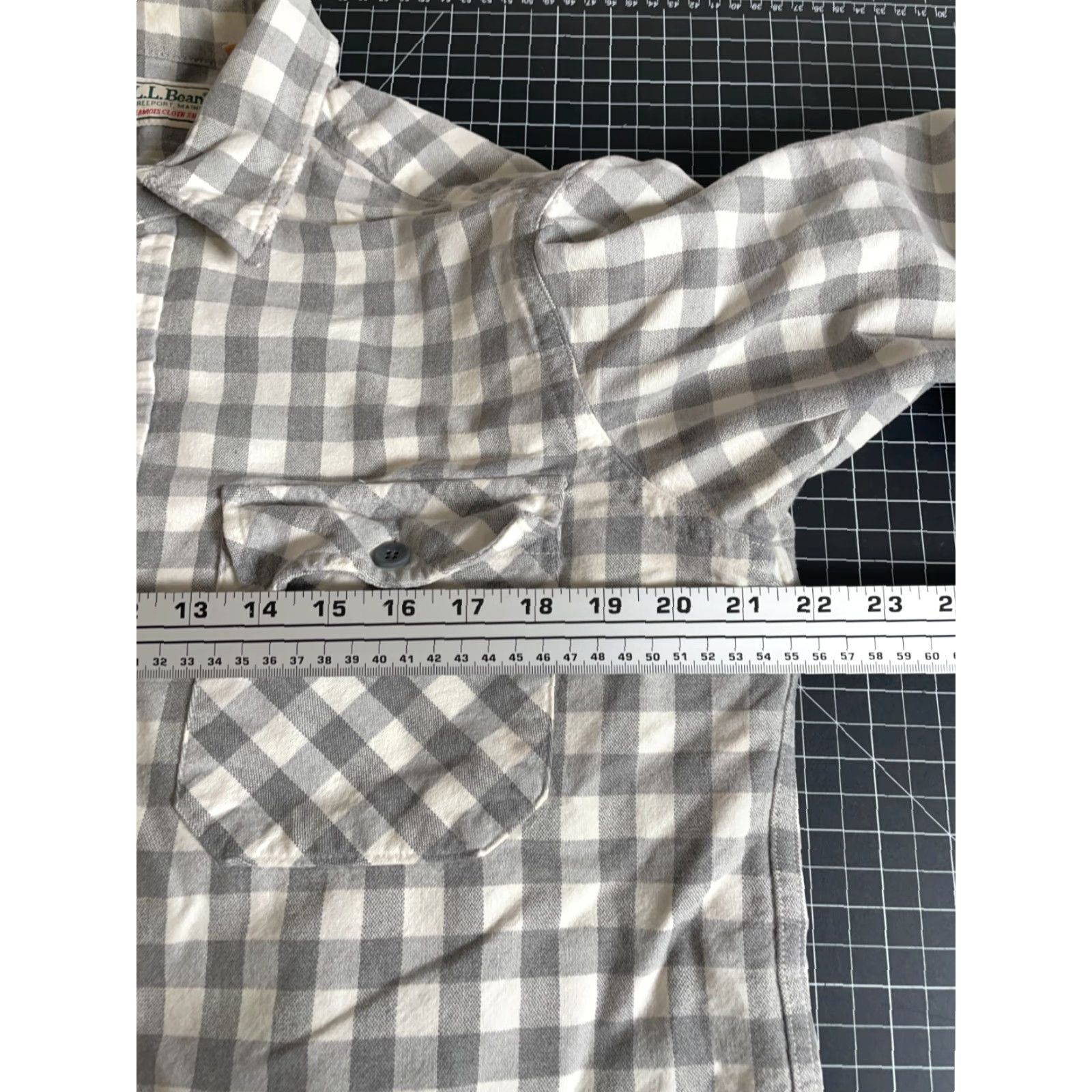 Vintage VINTAGE L.L. Bean Chamois Cloth Shirt Mens 15.5 Medium White Gray Check Button-Up Flannel - Cotton, USA Made Size US M / EU 48-50 / 2 - 5 Thumbnail
