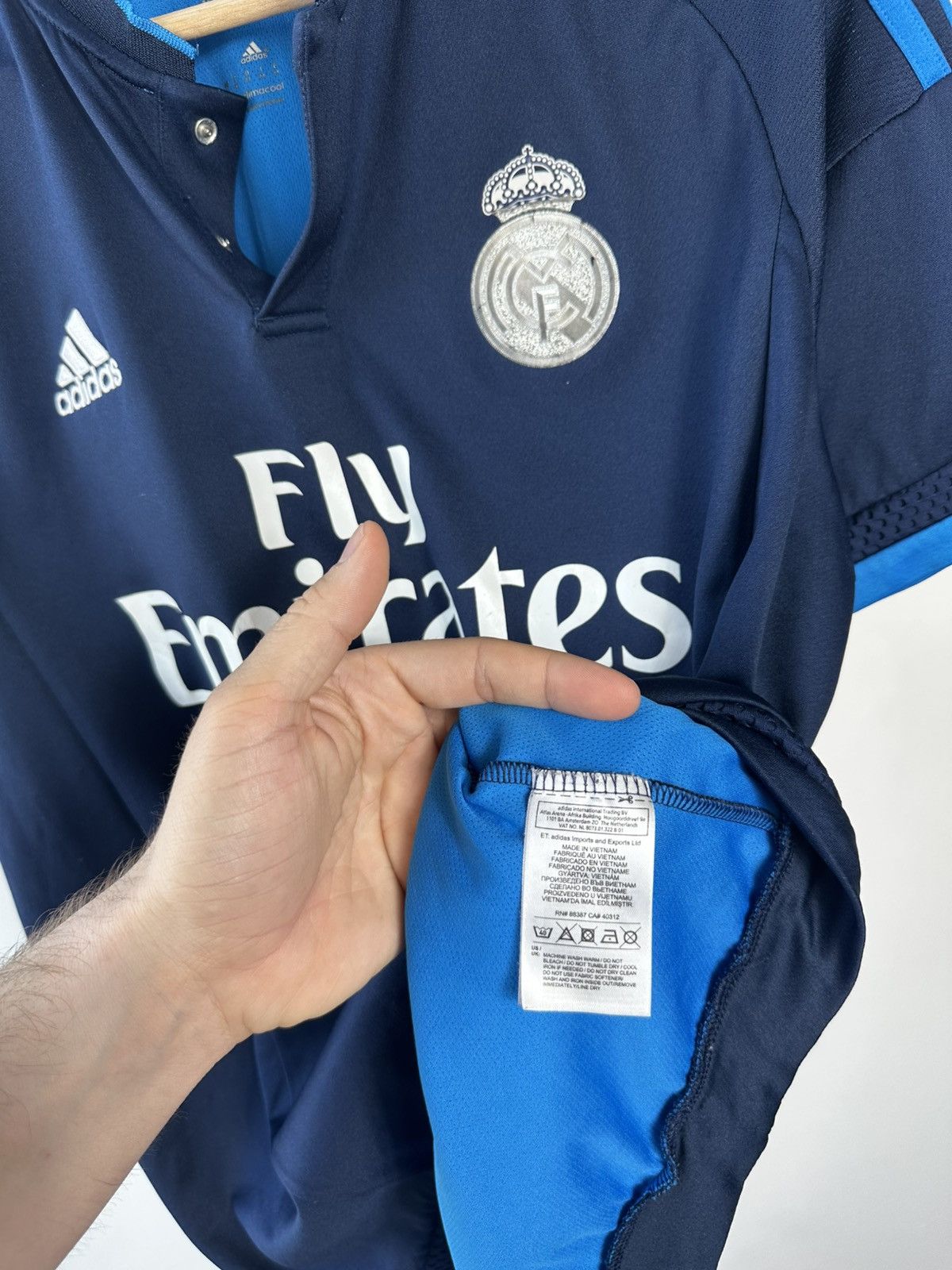 Adidas Real Madrid 2015-16 Away Jersey - Adidas Climacool - Size M Size US M / EU 48-50 / 2 - 6 Thumbnail