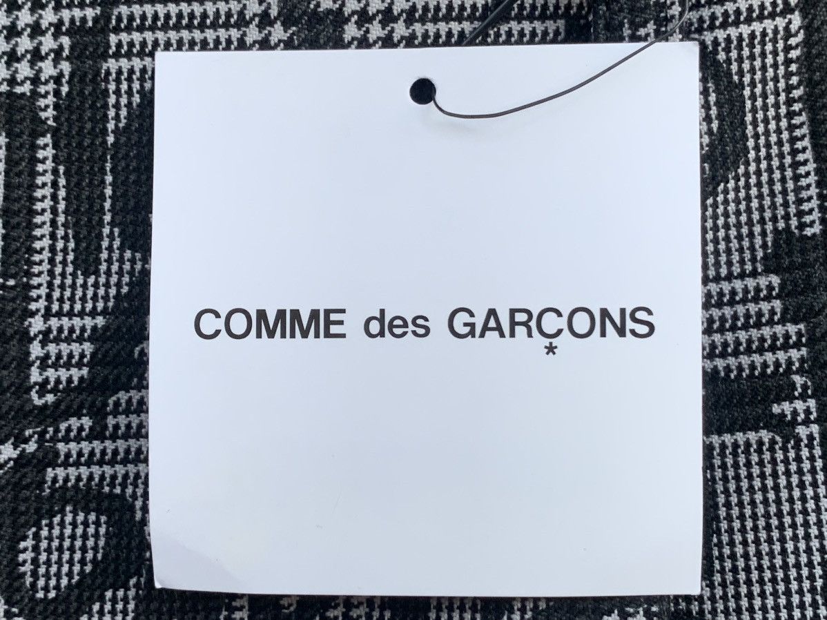 Comme des Garcons Homme Plus COMME DES GARÇONS HOMME PLUS EDWARD GOSS TEXT PRINT SHORTS Size US 32 / EU 48 - 17 Thumbnail