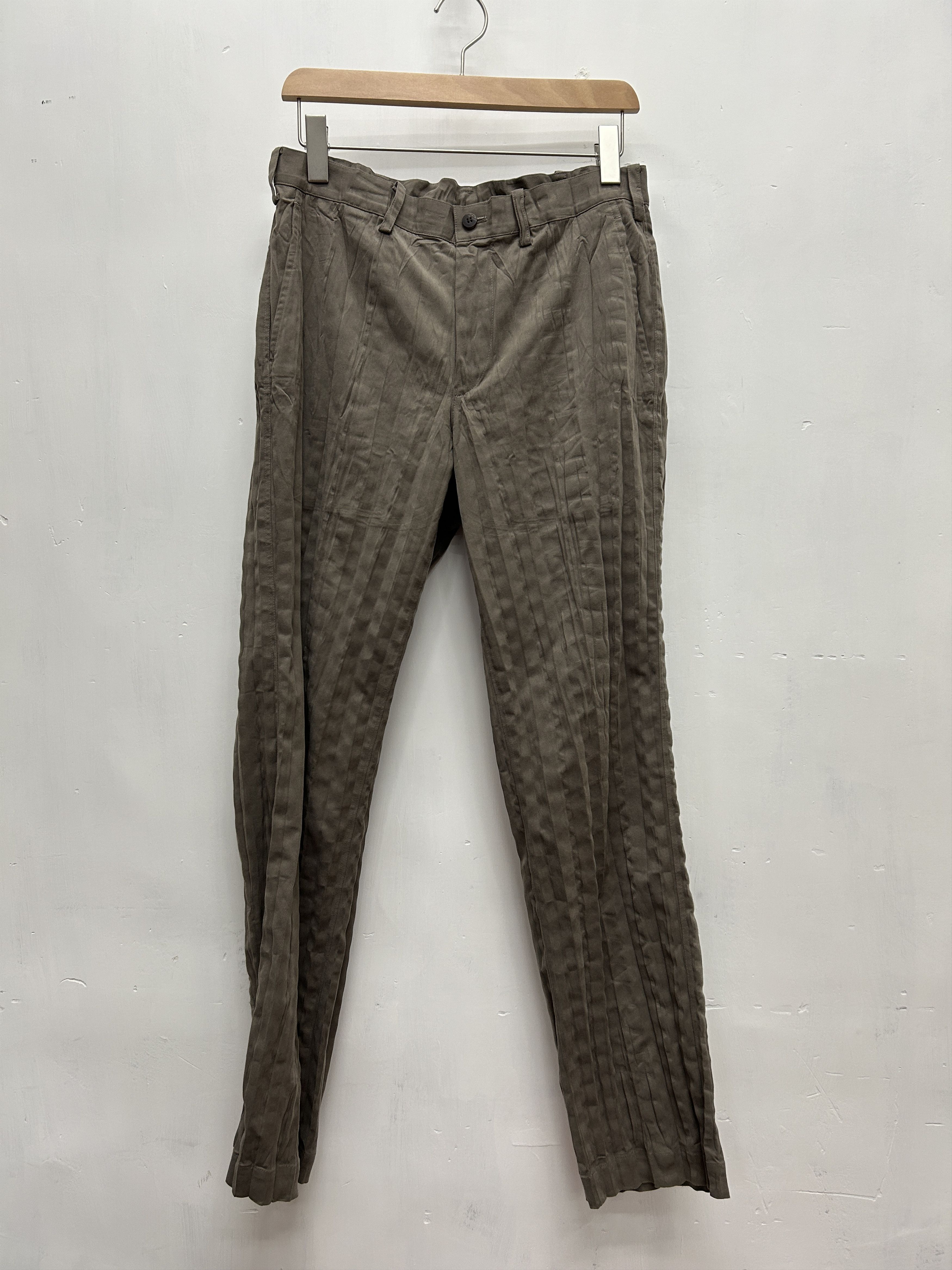 Issey Miyake Issey Miyake Men SS17 pleated trousers Size US 32 / EU 48 - 1 Thumbnail