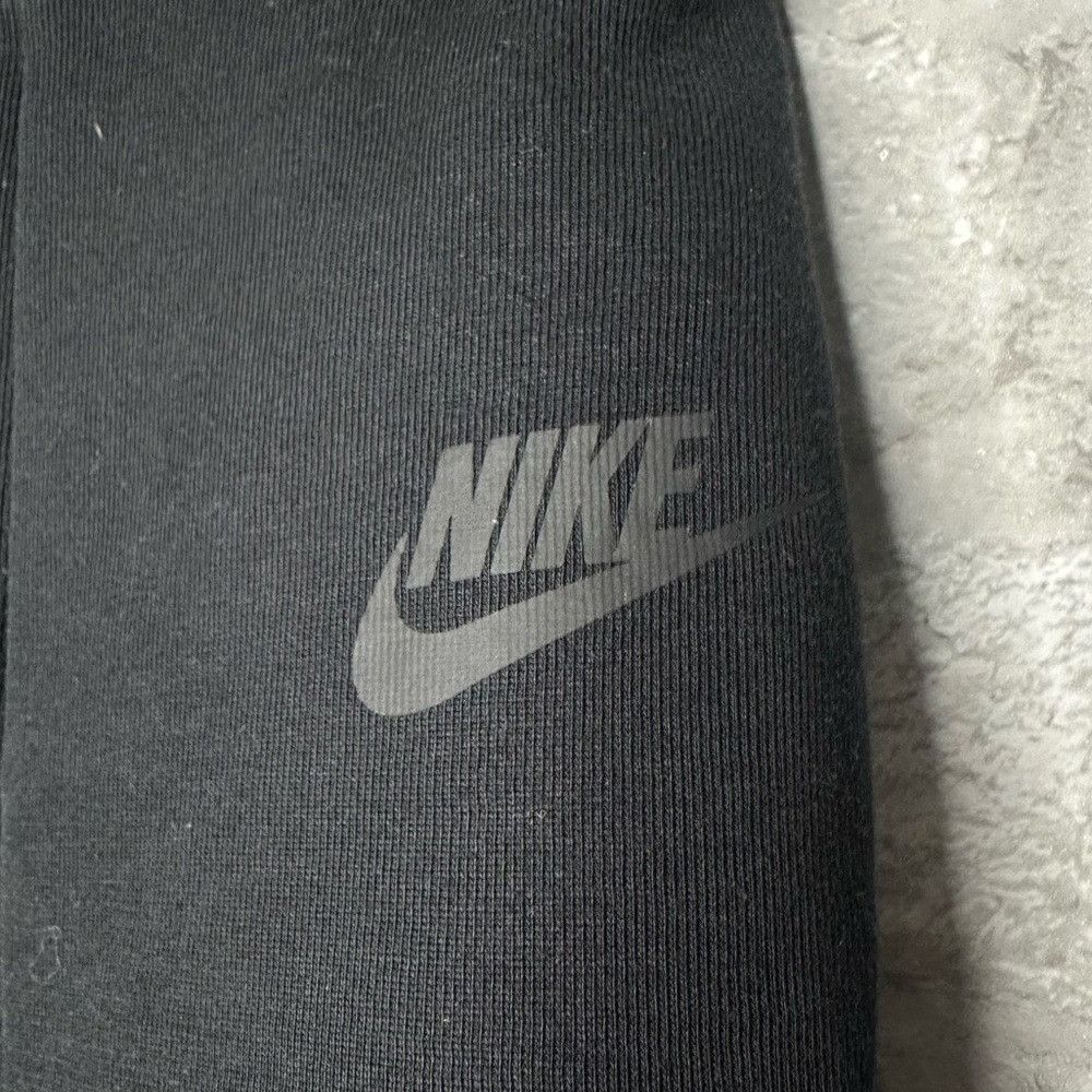 Nike Nike Women's Tech Fleece High Waisted 3” Pleated Shorts NWT Size 38" / US 16 / IT 52 - 4 Thumbnail