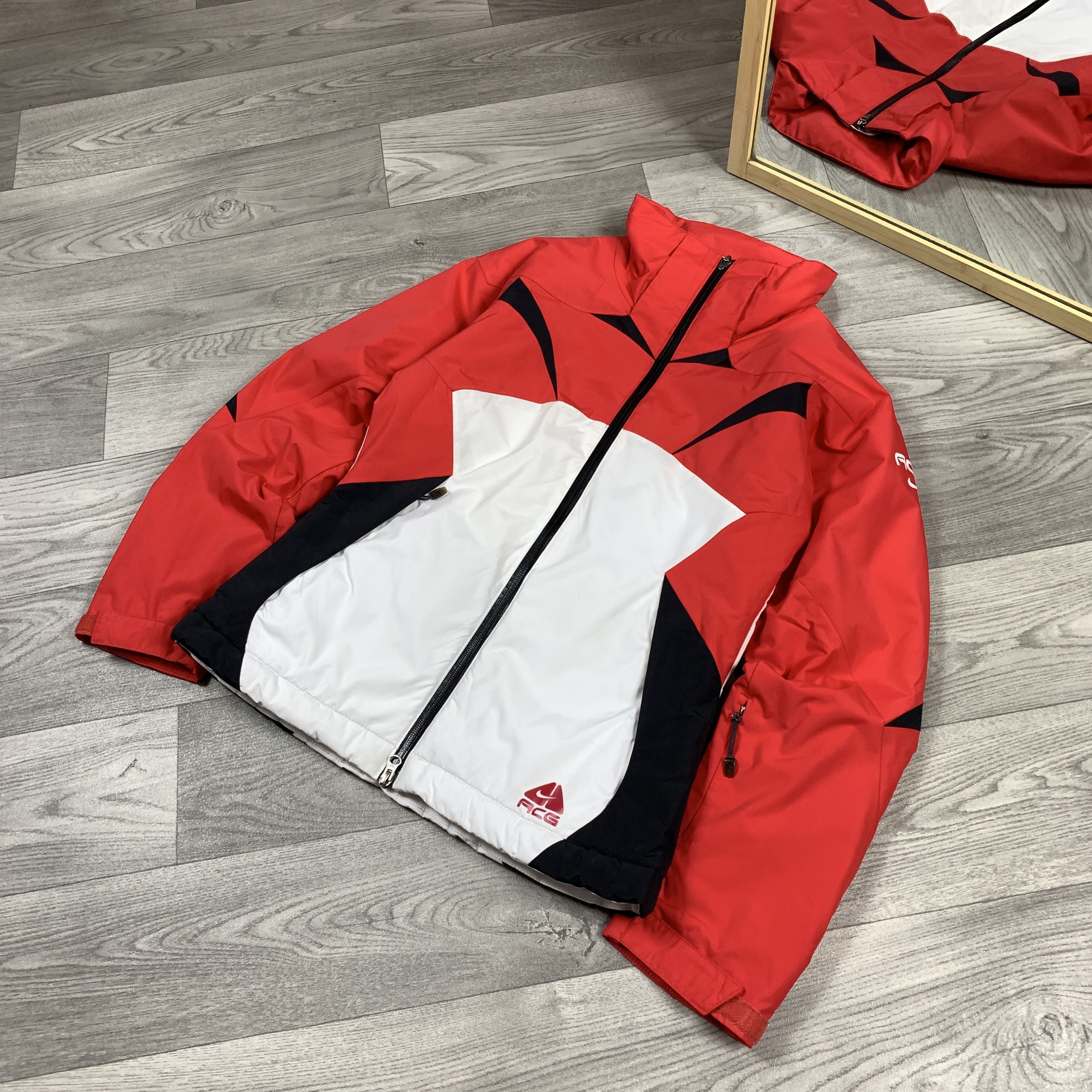 Nike ACG Vintage Nike ACG 90s Gorpcore Red Women's Ski Jacket Size S / US 4 / IT 40 - 3 Thumbnail