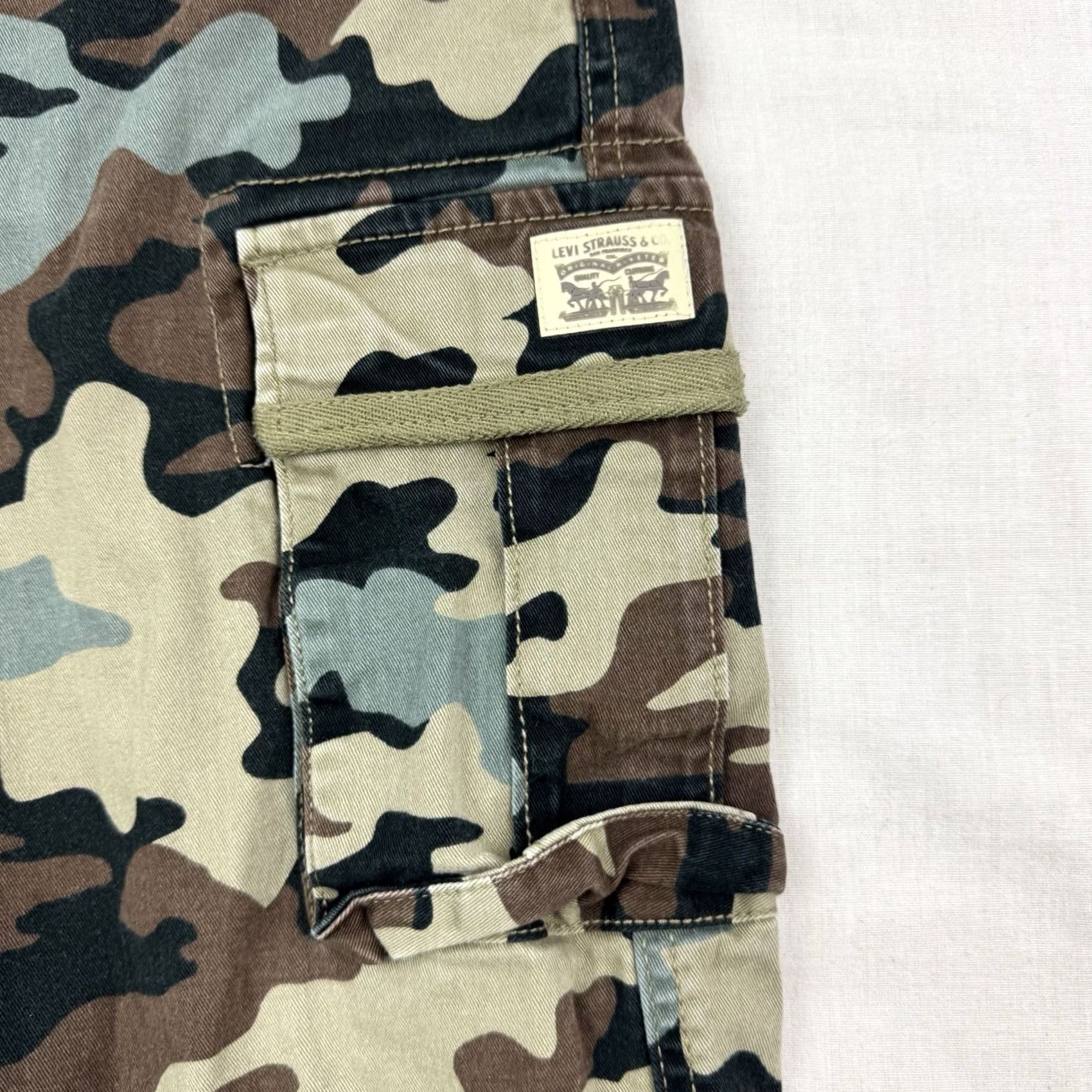 Levi's Levi's Camo Cargo Pants Womens 28x39 Pants Camouflage Pockets Straight Leg Vintage No Size 28" / US 6 / IT 42 - 2 Thumbnail