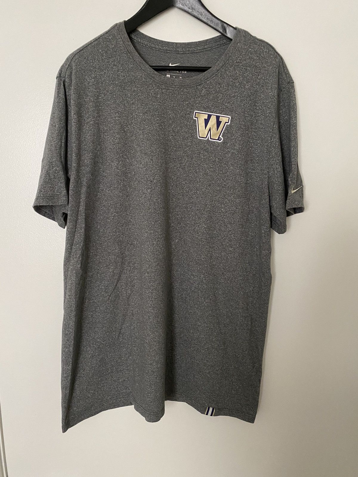 Vintage Nike University of Washington Logo T-shirt XL Size US XL / EU 56 / 4 - 1 Thumbnail