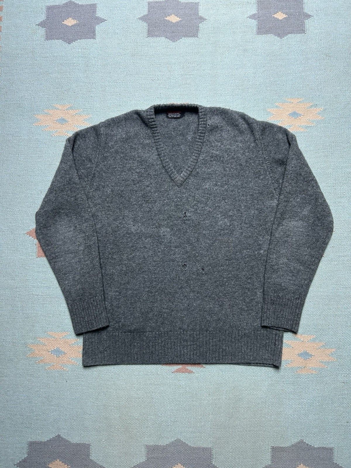 Vintage Vtg 1960s lambswool acrylic sweater v neck distressed large Size US L / EU 52-54 / 3 - 1 Thumbnail