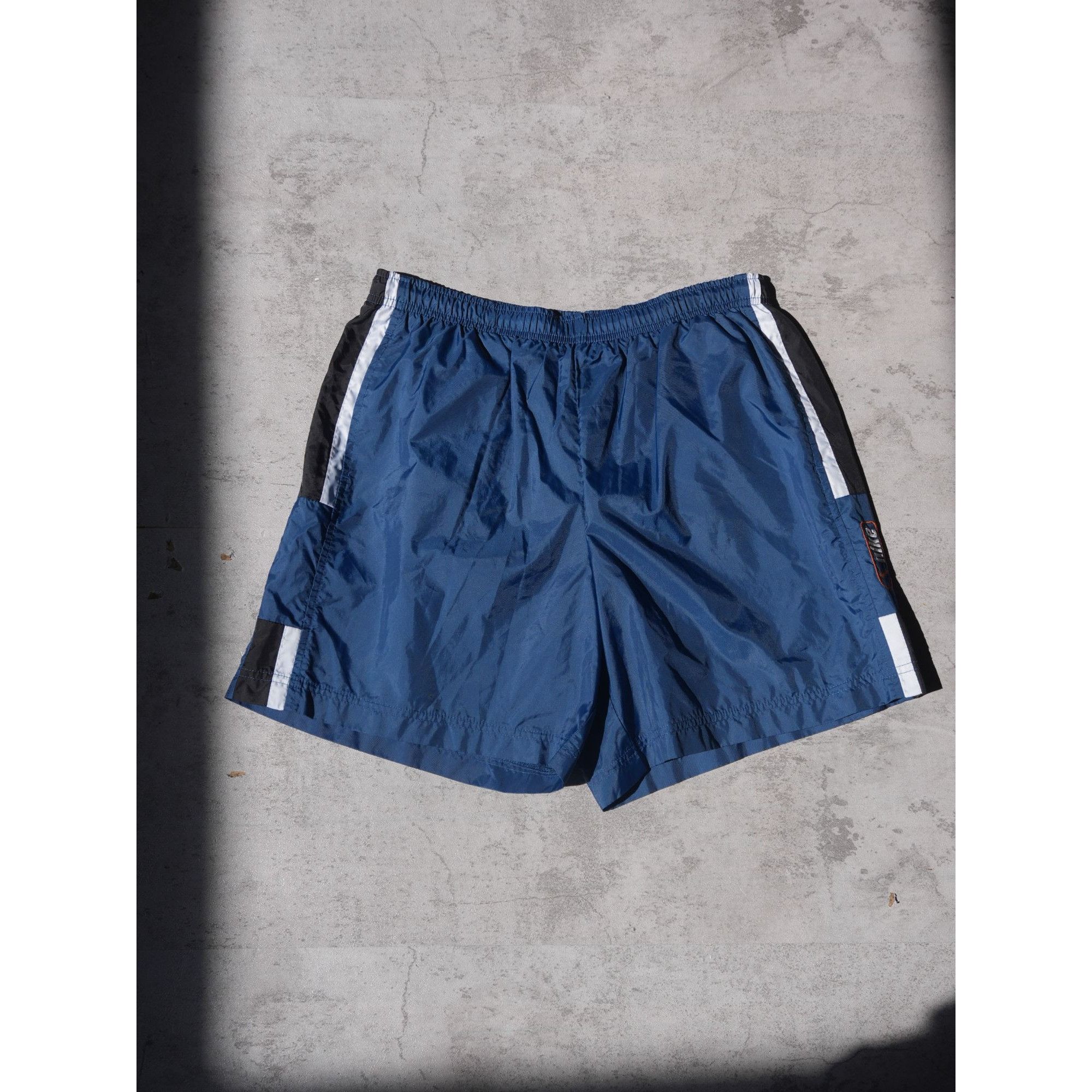 Nike Vintage Nike Blue Stretchable Shorts Size US 28 / EU 44 - 1 Thumbnail