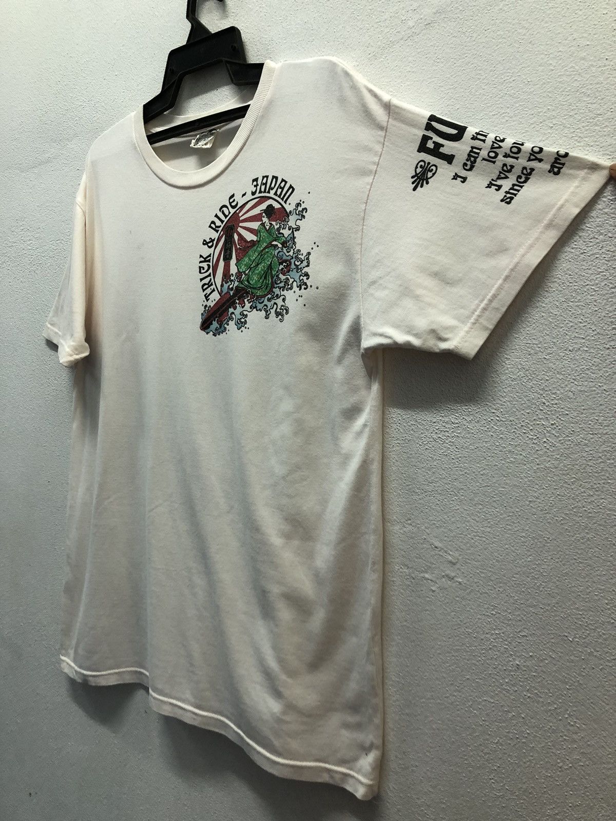 Japanese Brand Vintage Trick & Ride Japan Geisha Surfing Surfboard T-Shirt Size US XL / EU 56 / 4 - 6 Thumbnail