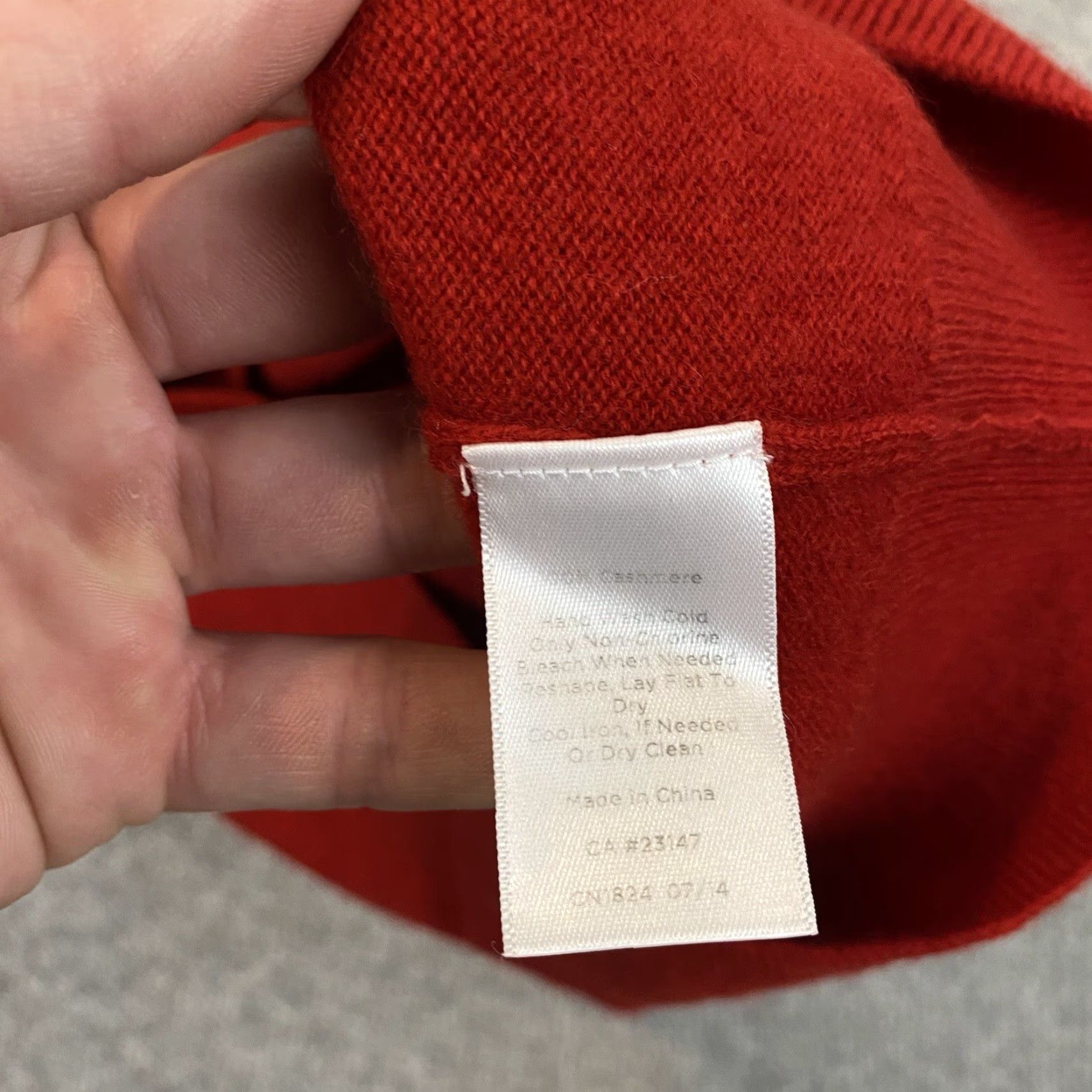 Talbots TALBOTS Cashmere Sweater Women Medium Red Deep V-Neck Long Sleeve Knit Pullover Regular Size M Vintage No Size M / US 6-8 / IT 42-44 - 3 Thumbnail