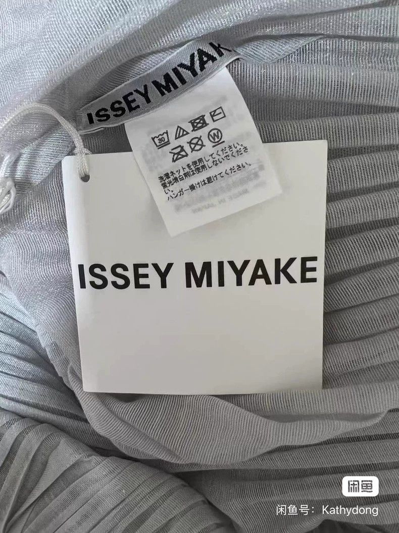 Issey Miyake Issey Miyake size:2 A new grey pleated sleeveless top Size S / US 4 / IT 40 - 6 Thumbnail