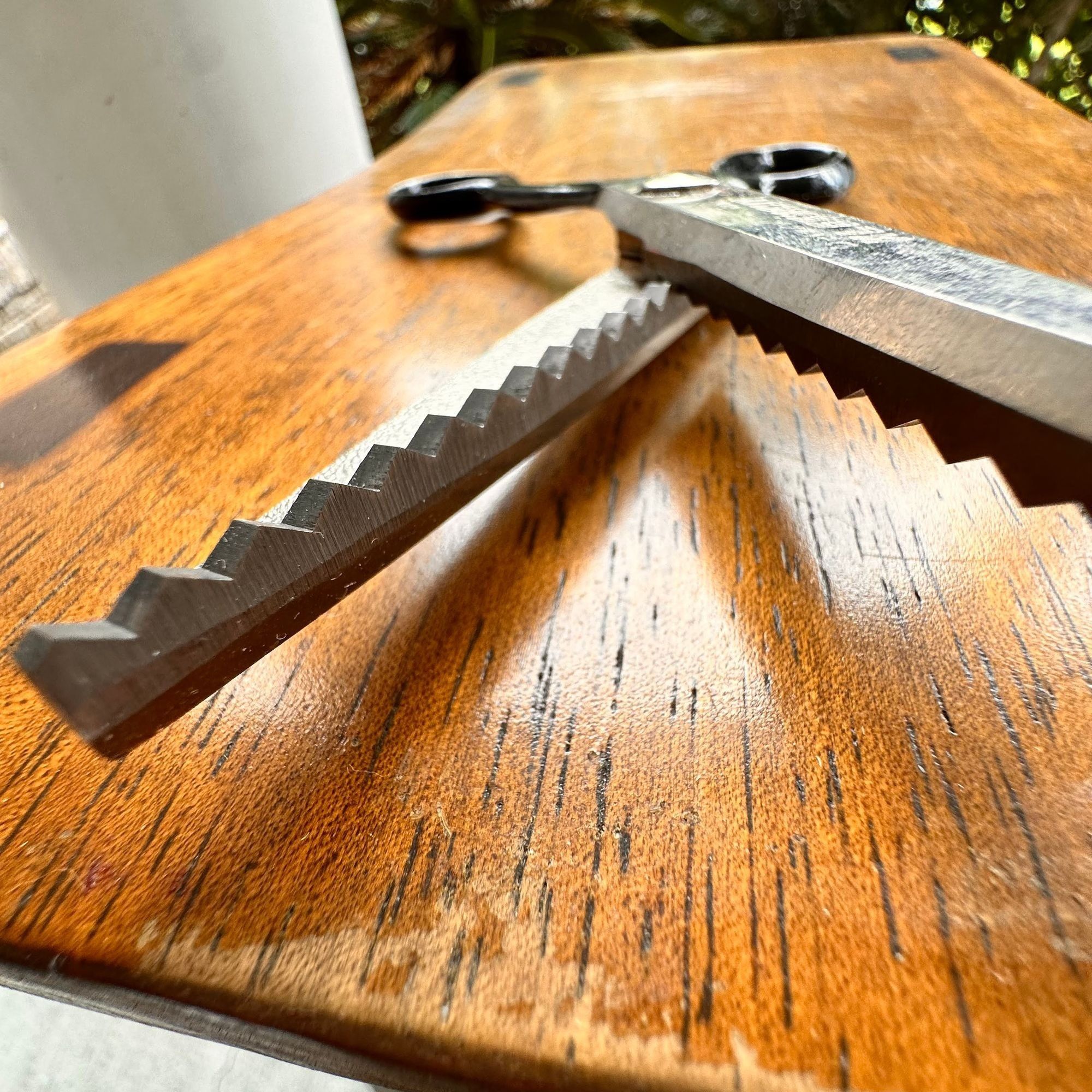 Vintage ViTG 50s Kleencut Pinking Shears Automatic Stop Good Houseke Size ONE SIZE - 8 Thumbnail