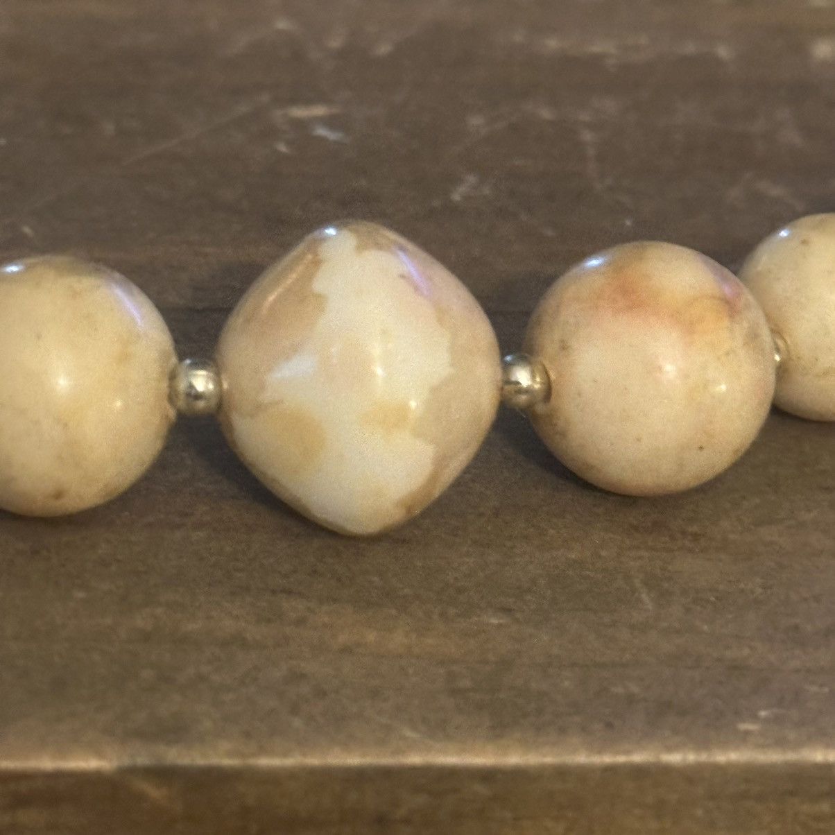 Vintage Vintage marbled cream lucite bead necklace Size ONE SIZE - 6 Thumbnail