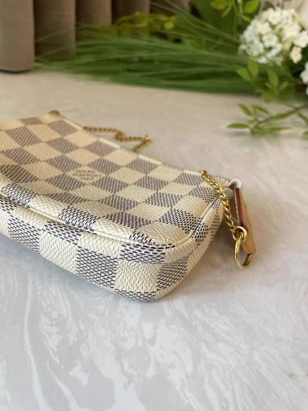 Louis Vuitton LV Mini Pochette 15x9.5x3 For Sale Size ONE SIZE - 7 Thumbnail