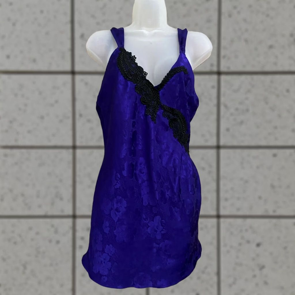Victoria's Secret VINTAGE Victoria's Secret Gold Label Chemise Purple VTG Petite Ladies Pajama Top Lace Size ONE SIZE - 1 Thumbnail