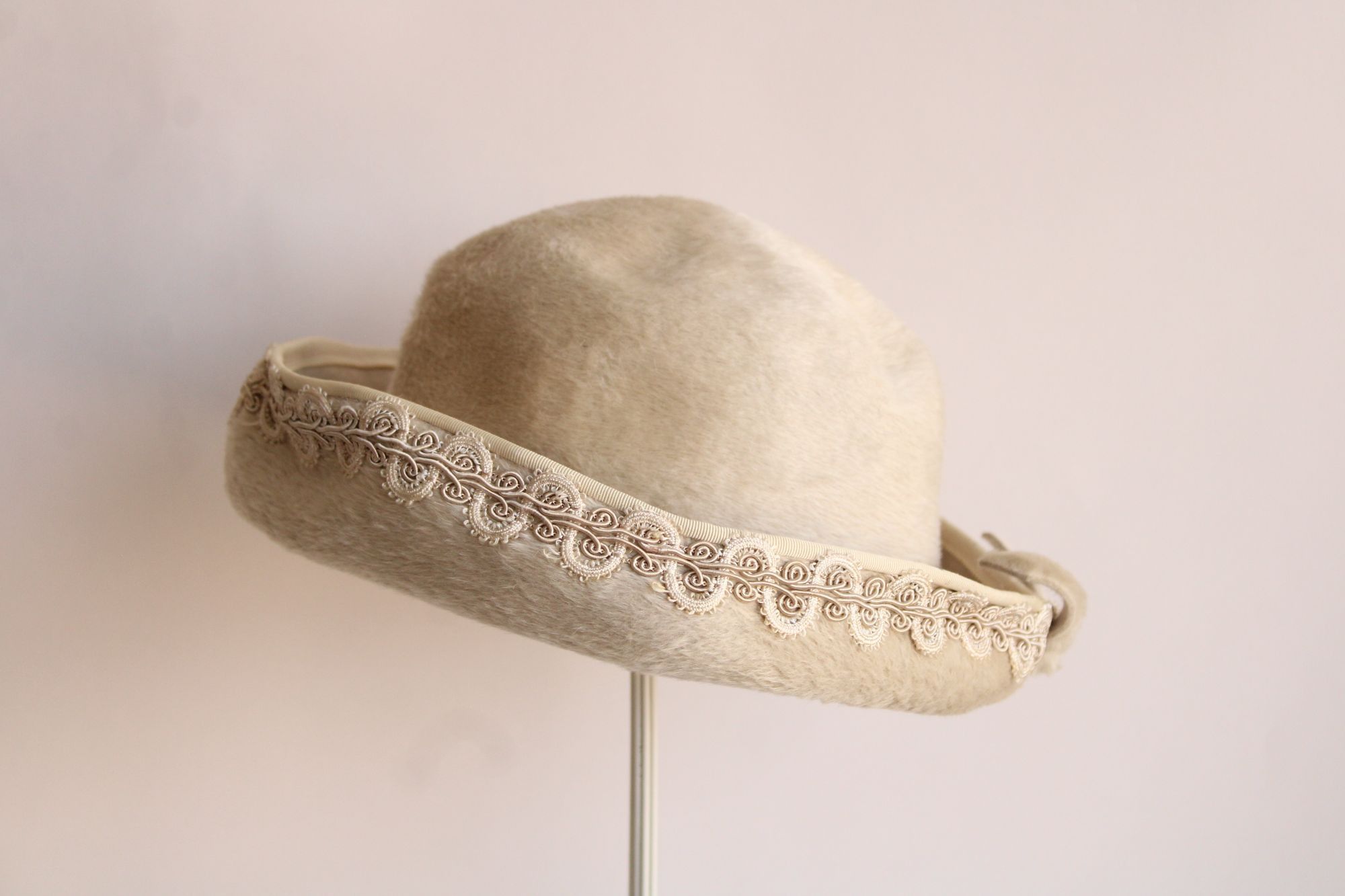Vintage Vintage 1960s womens Hat, Lilli of California Faux Fur Wool Size ONE SIZE - 12 Thumbnail