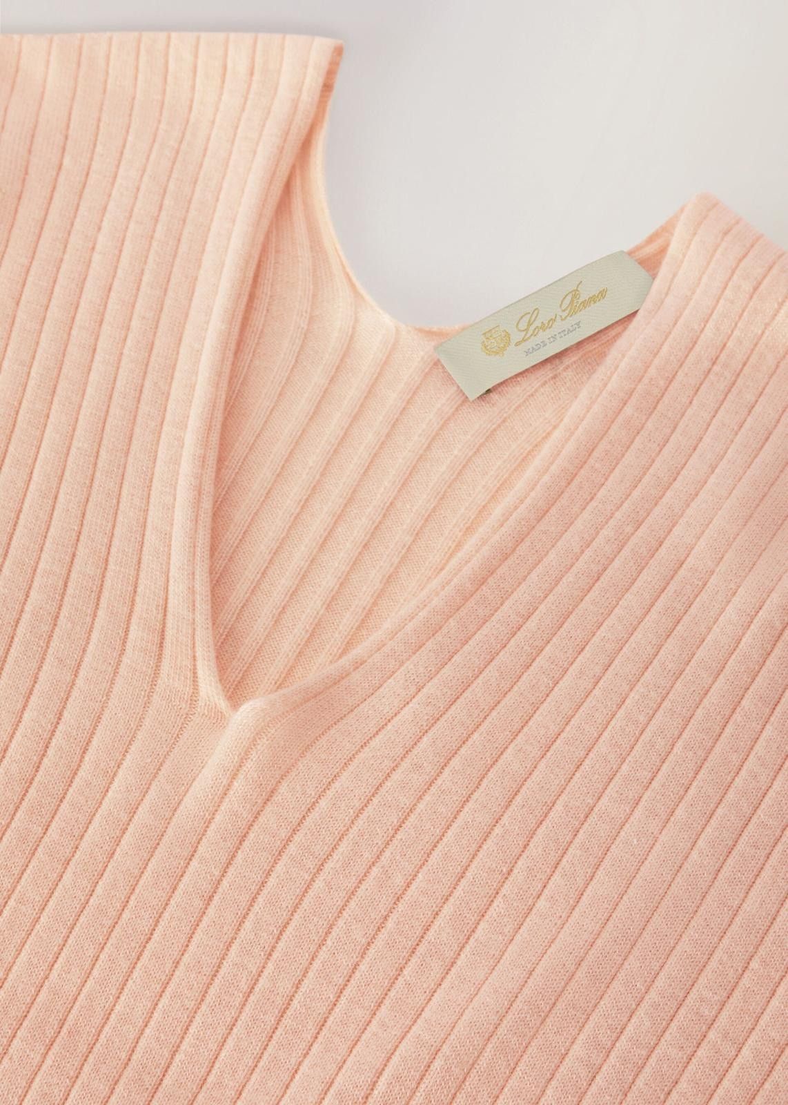 Loro Piana o1srvl11e1024 Cocooning V-Neck Short Sleeve T-Shirt in Pink Size XS / US 0-2 / IT 36-38 - 3 Thumbnail