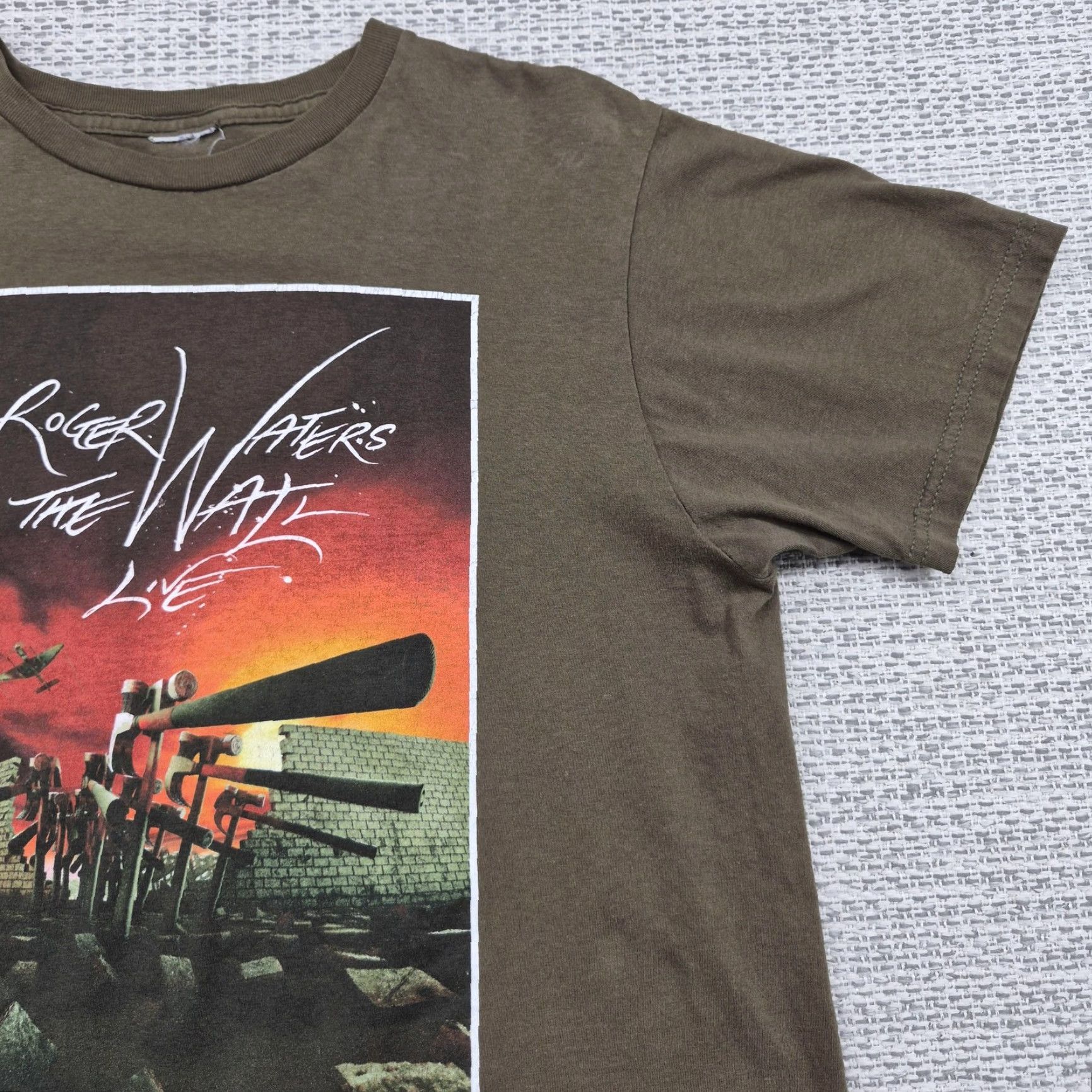 Vintage Roger Waters The Wall Live Shirt Adult S T-Shirt Concert Tour Pink Floyd Graphic Print Crew Neck Short Sleeve Brown Cotton Regular Mens Size US S / EU 44-46 / 1 - 3 Thumbnail