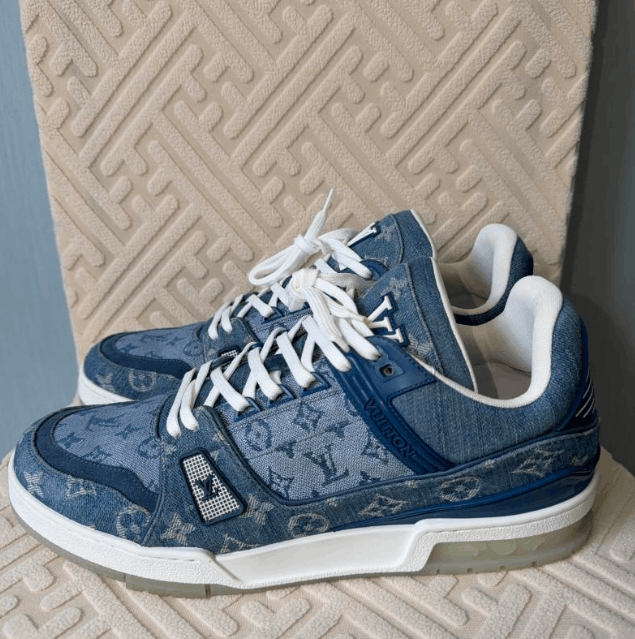 Louis Vuitton Louis Vuitton low-top sneakers Size US 11 / EU 44 - 1 Thumbnail