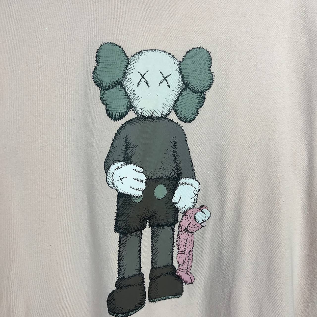 Uniqlo Uniqlo Kaws Tee Men's Size L Beige Pink Cotton Short Sleeve` Size US L / EU 52-54 / 3 - 4 Thumbnail