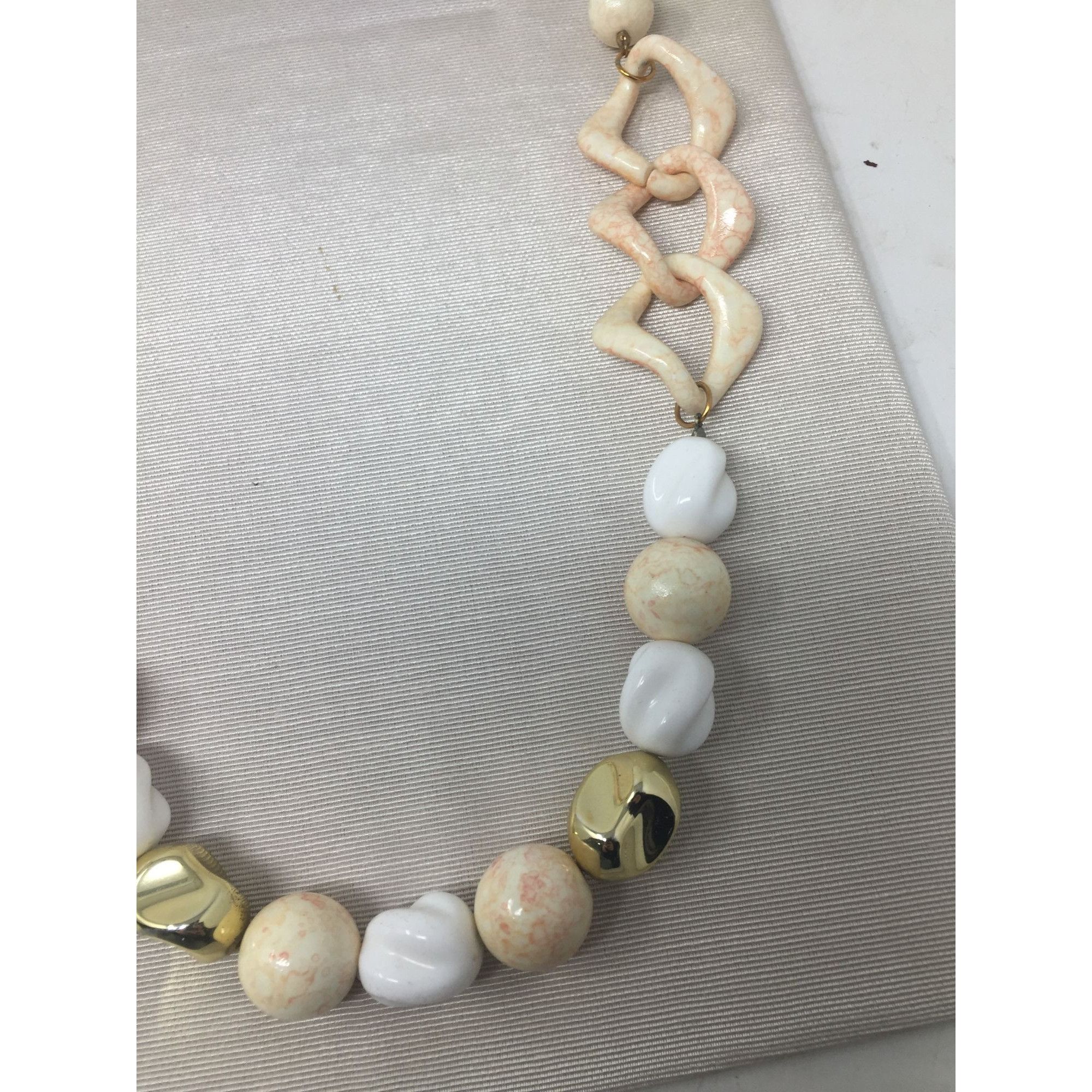Other Women's Beautiful Beaded Necklace with Gold tone Clasp Size ONE SIZE - 2 Thumbnail