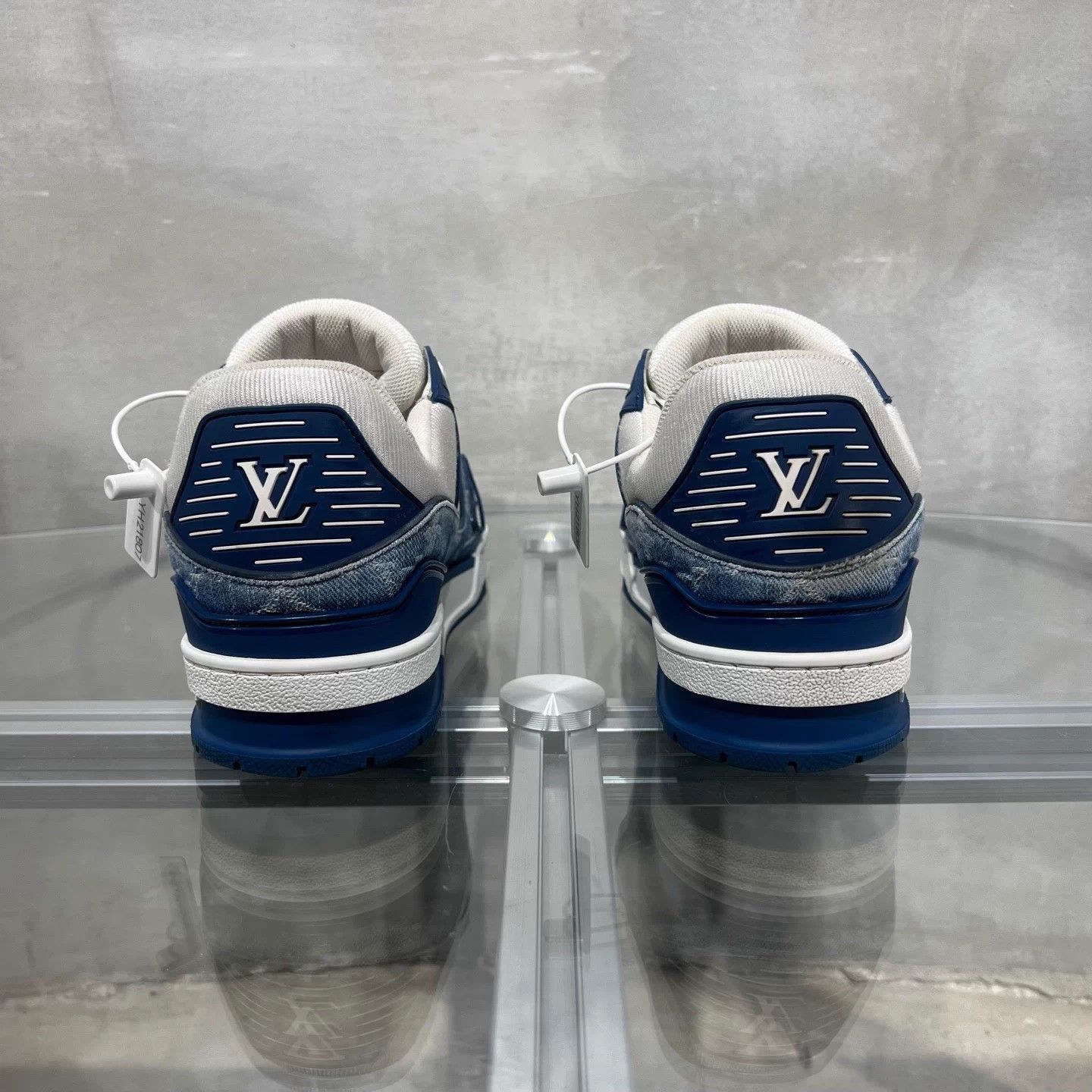 Louis Vuitton LV Trainer white and blue denim UK6 40 Size US 6 / IT 36 - 6 Thumbnail