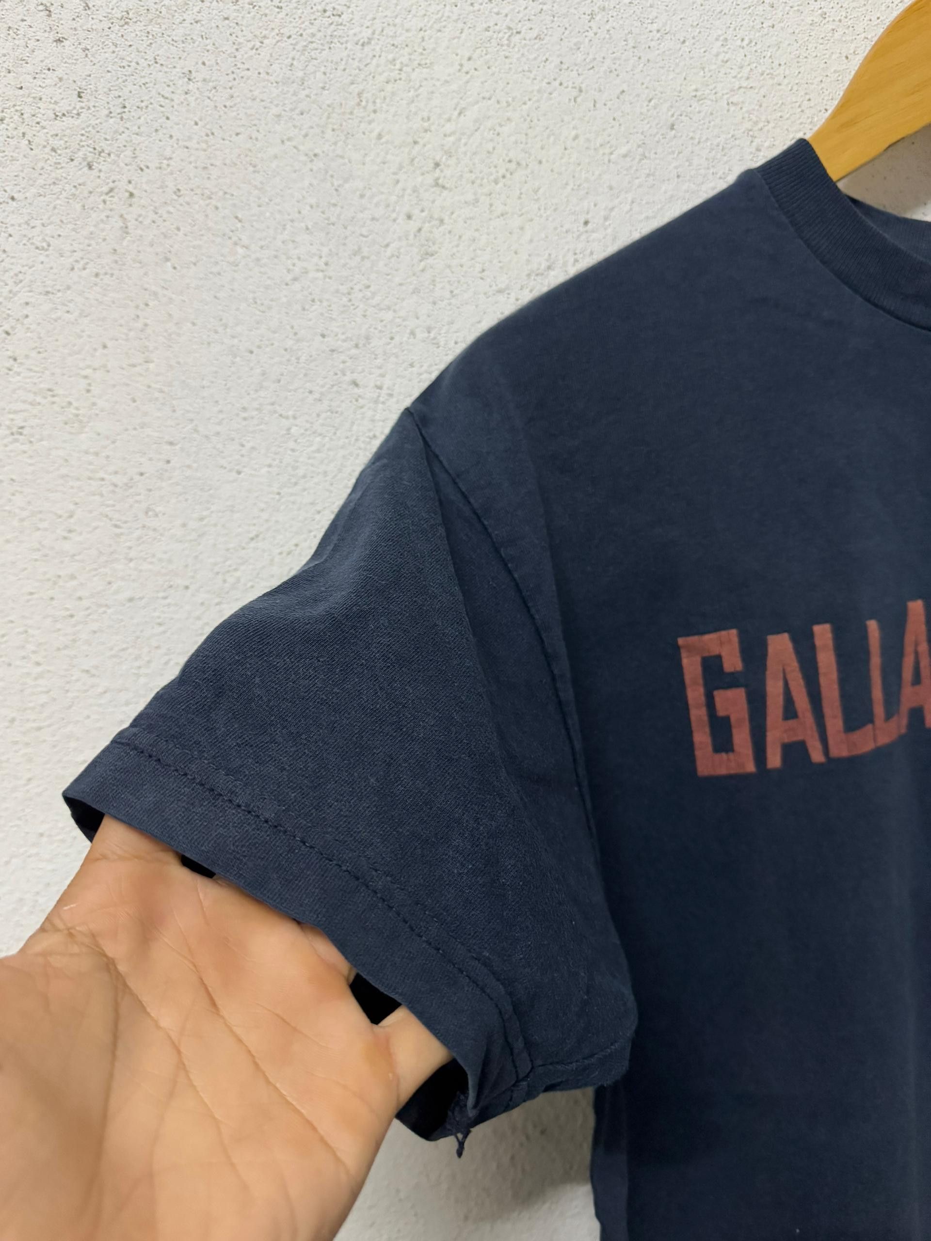 Vintage 🔥Vintage sunfaded noel gallagher oasis singer y2k tshirt Size US M / EU 48-50 / 2 - 5 Thumbnail