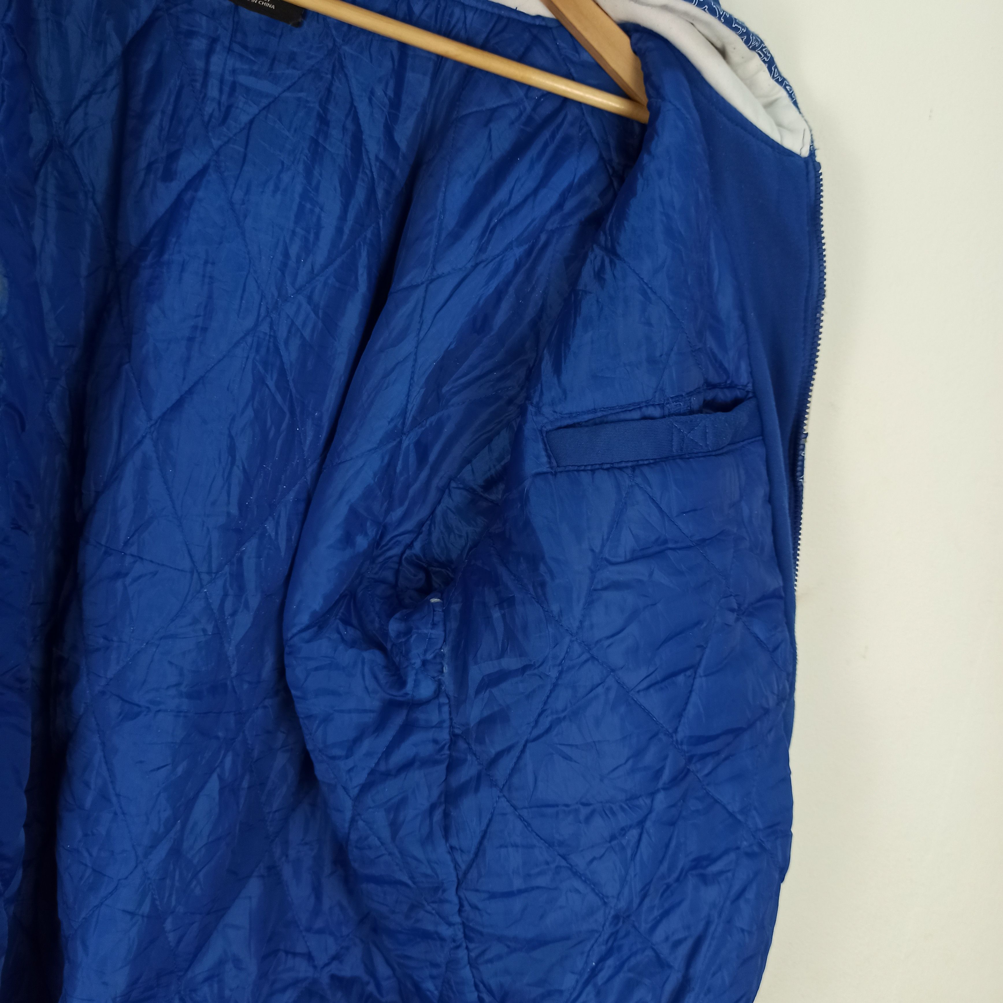 Japanese Brand 🔥Rare🔥 Los Angeles Monogram Big Logo puffer Hoodie style Size US L / EU 52-54 / 3 - 13 Thumbnail