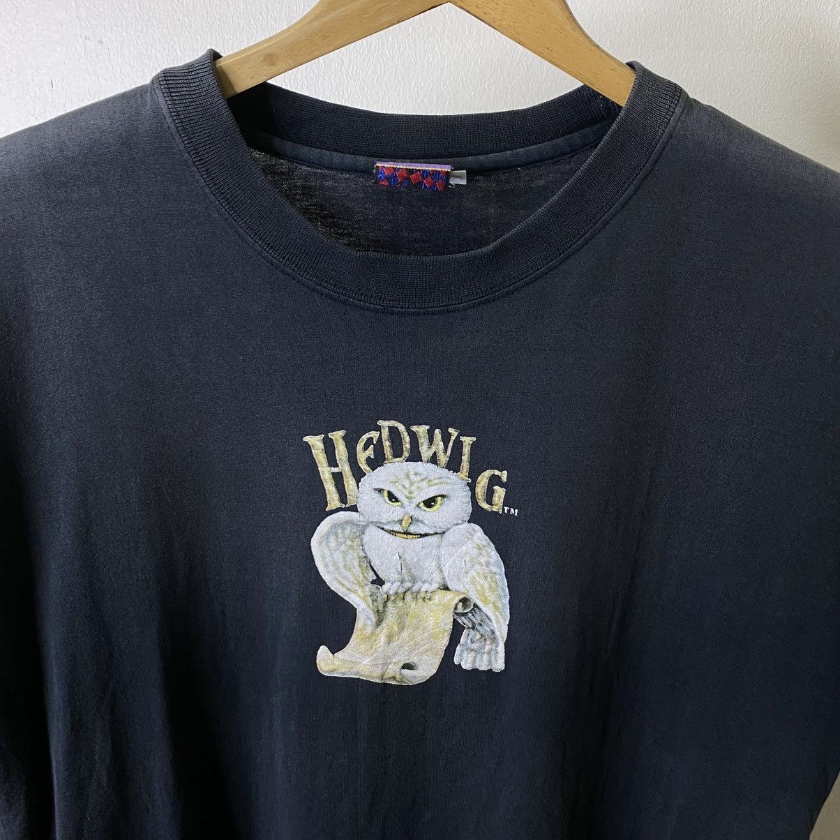 Vintage Vintage 2000s Harry Potter Movie Hedwig Faded Black T Shirt Size US L / EU 52-54 / 3 - 2 Thumbnail