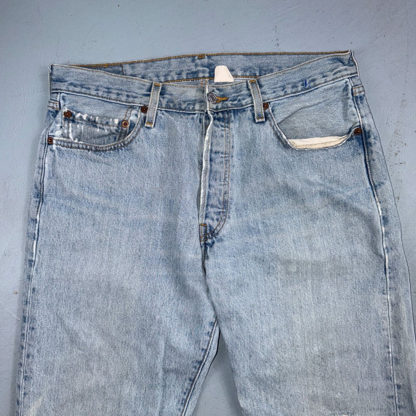 Levi's Levis 501 Vintage 90s Jeans Blue Light Wash 34x32 Regular Men Straight Denim Size US 34 / EU 50 - 2 Thumbnail