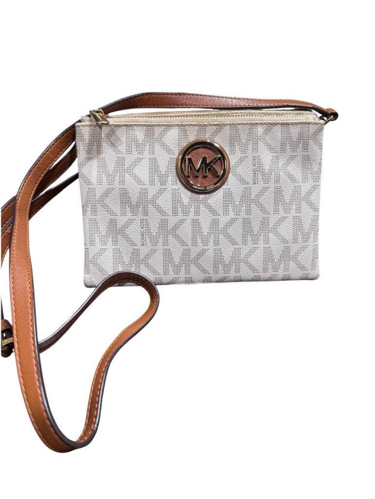 Michael Kors Michael Kors Fulton Large WhiteGray Signature Logo Crossbody Size ONE SIZE - 1 Thumbnail