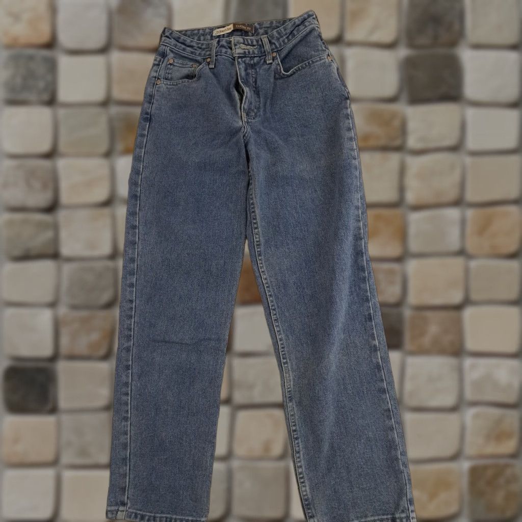 Vintage VINTAGE St. Johns Bay Jeans Woman Petite 4 Medium Blue Denim 5-Pocket Regular Fit Straight Jeans Womens Size 27" / US 4 / IT 40 - 1 Thumbnail