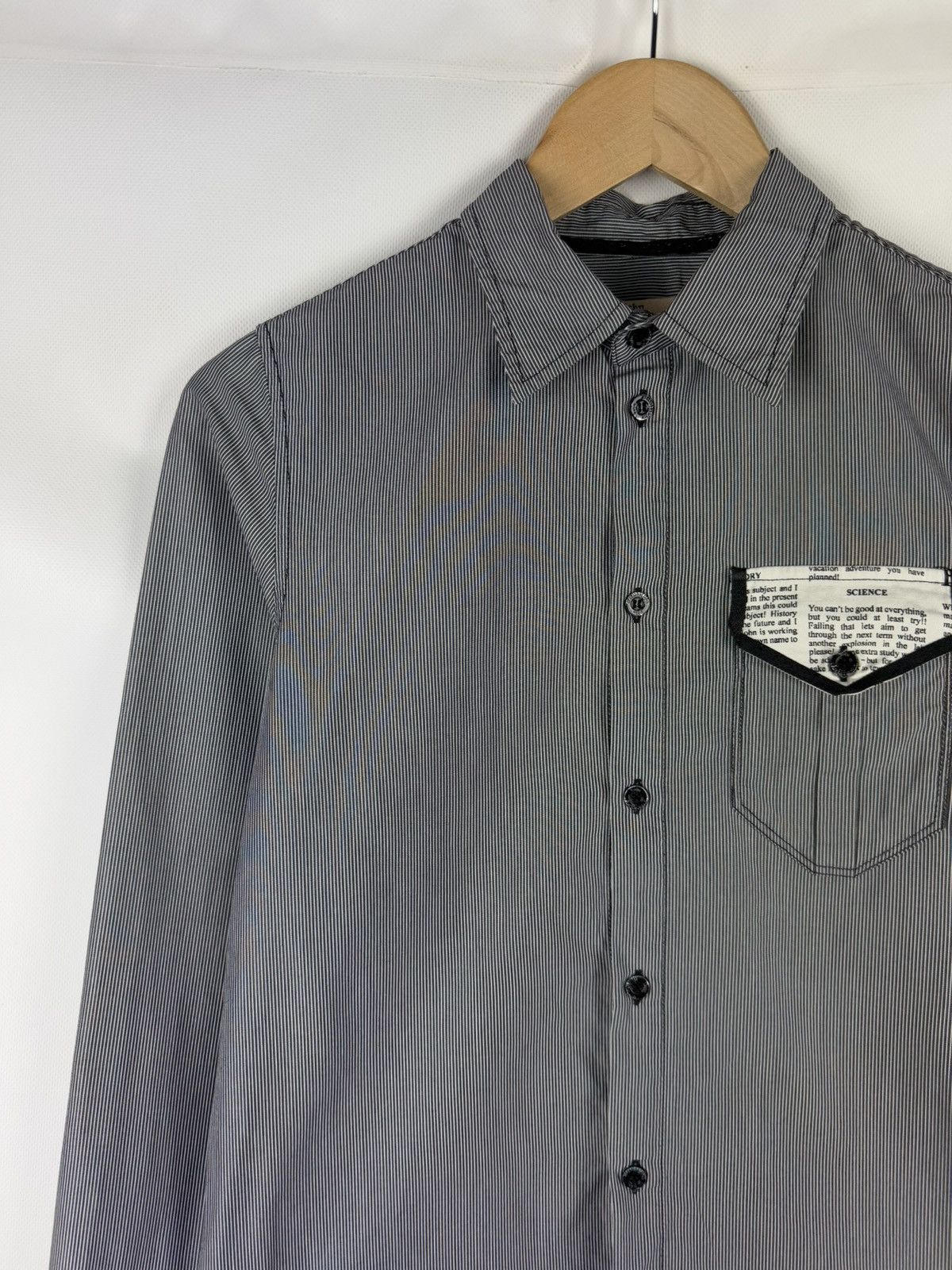 John Galliano John Galliano Long Sleeve Newspaper Print Button Up Shirt Size XS / US 0-2 / IT 36-38 - 4 Thumbnail