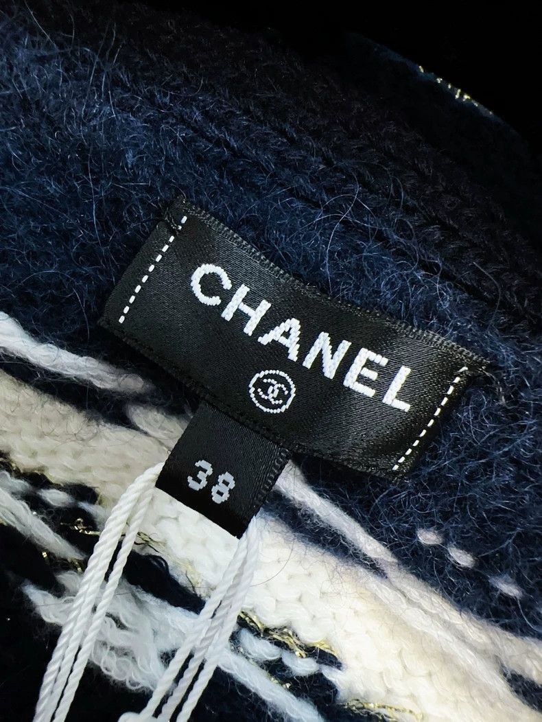 Chanel CHANEL 22B Blue White Stripe Knit Cardigan Size M / US 6-8 / IT 42-44 - 6 Thumbnail