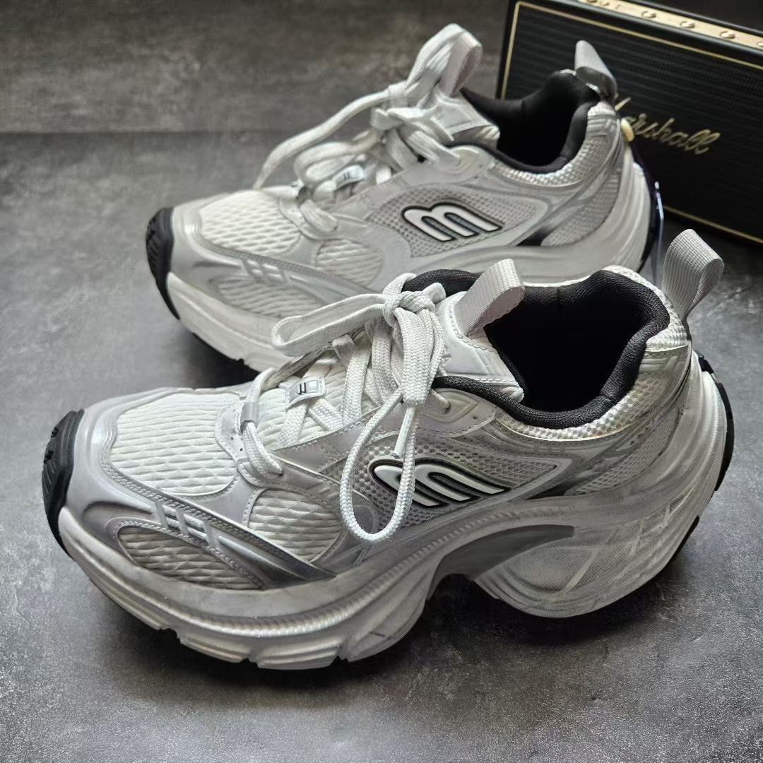 Balenciaga Balenciaga White Lowtop Sneakers XL Women Size US 8 / IT 38 - 1 Thumbnail