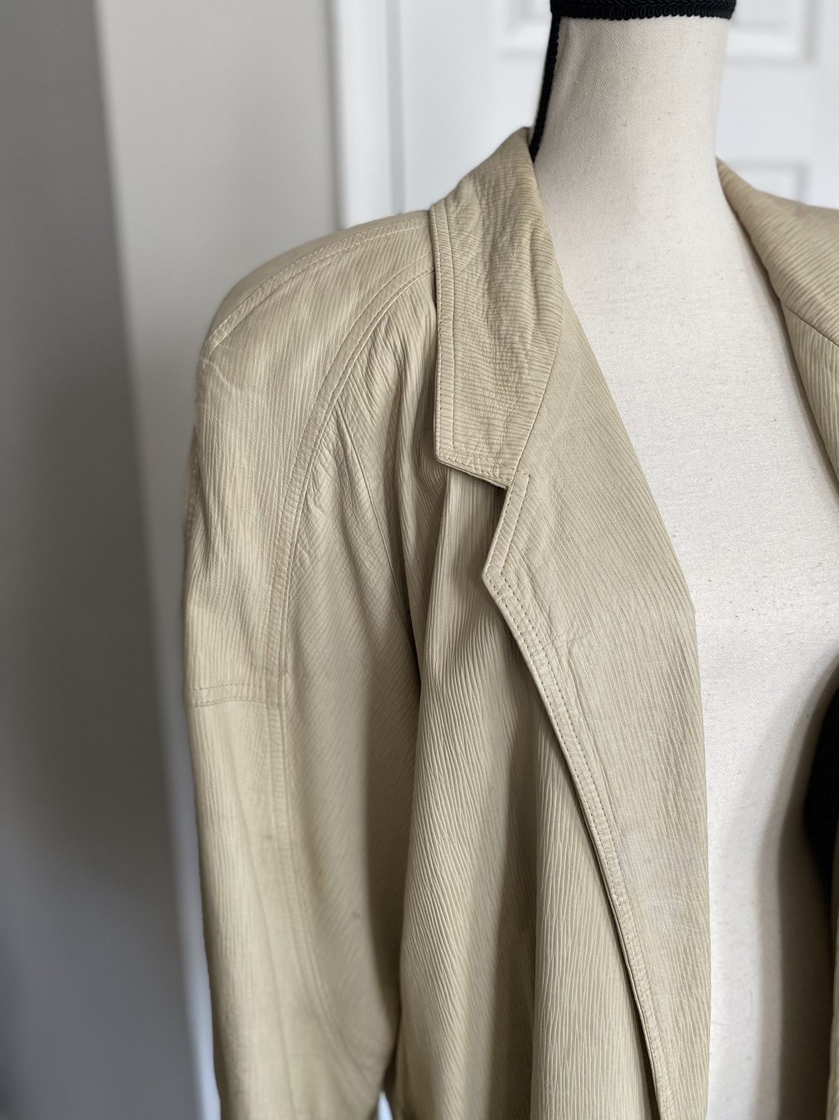Other RARE EUROPEAN VINTAGE LEATHER JACKET WITH SHOULDER PADS Size L / US 10 / IT 46 - 5 Thumbnail