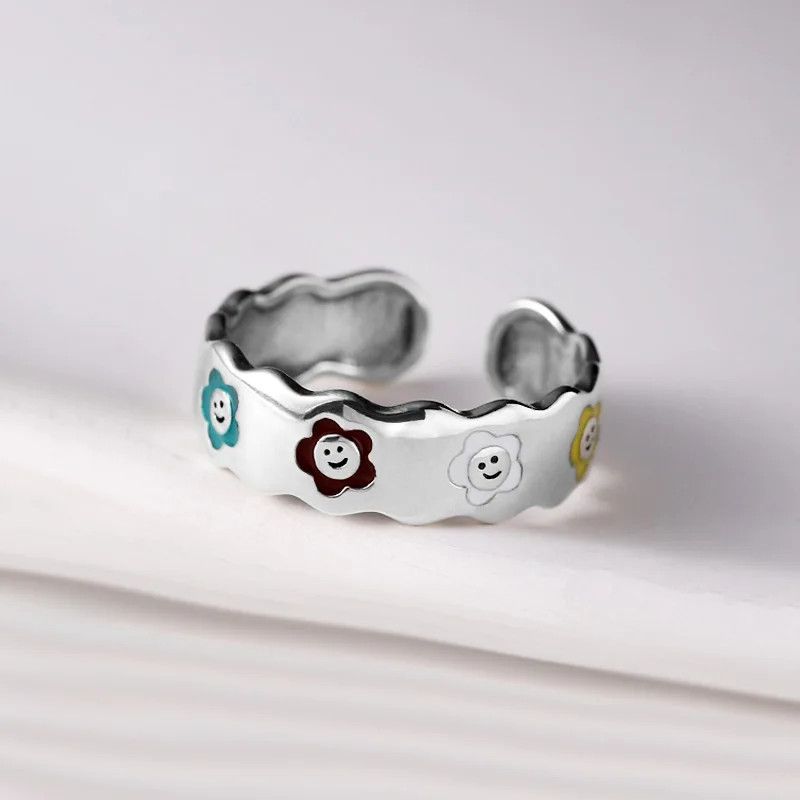 Designer × Jewelry Elegant Smile Face Flowers Ring Size ONE SIZE - 1 Thumbnail