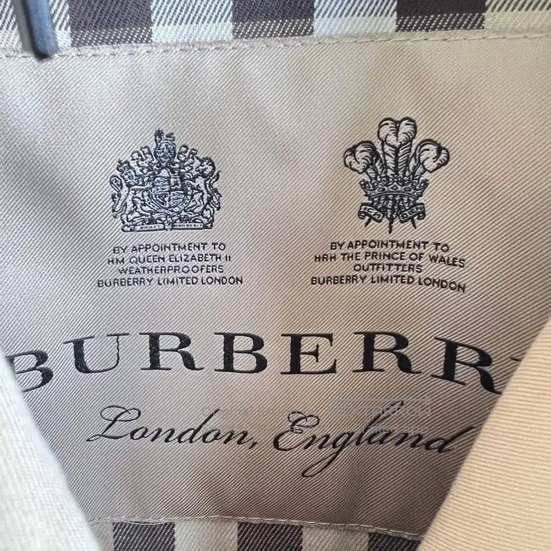 Burberry Burberry Khaki Cotton Women's Trench Coat. Size M / US 6-8 / IT 42-44 - 4 Thumbnail