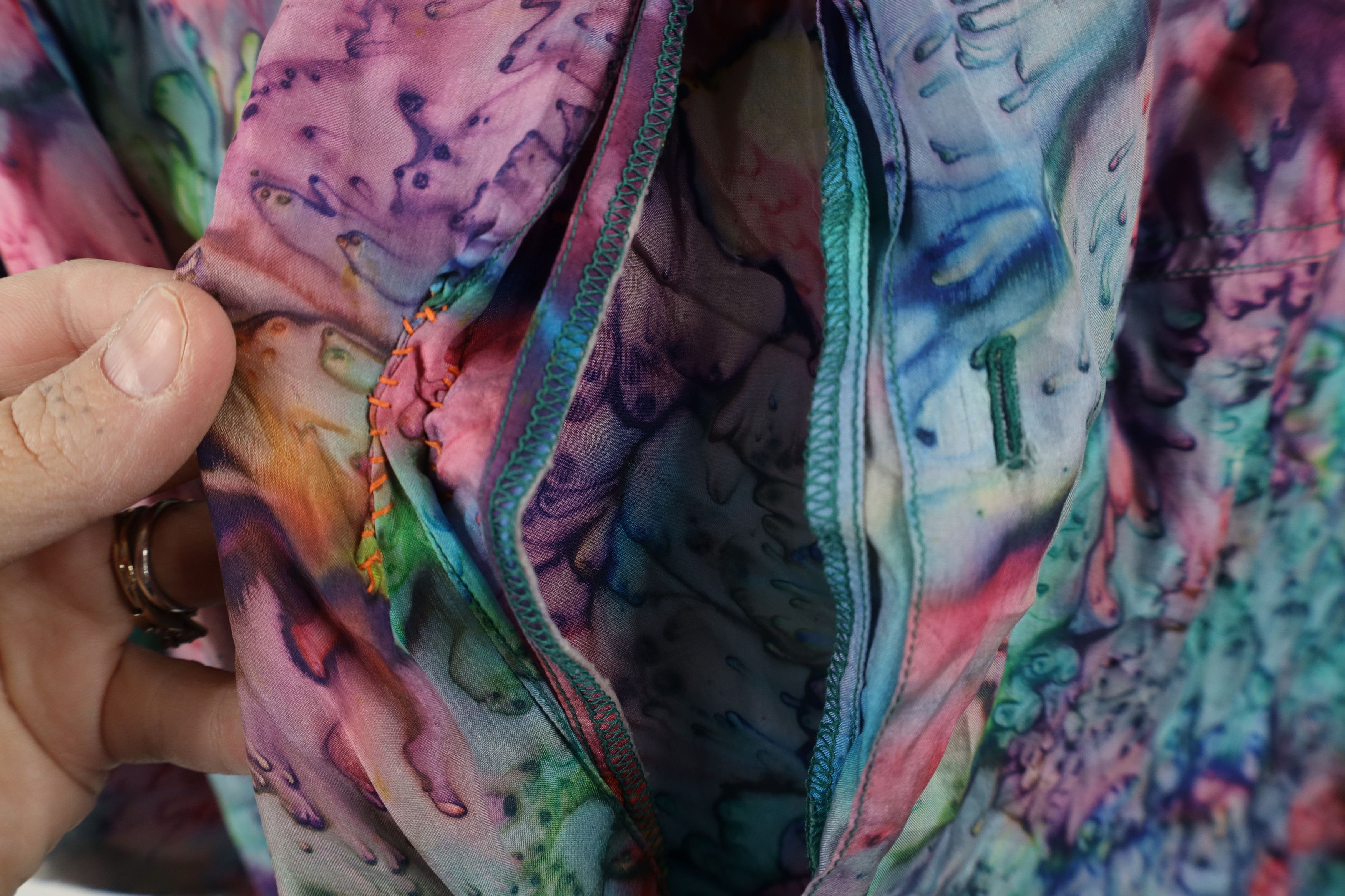 Vintage Vintage 80s 90s Streetwear Silk Rainbow Baggy Button Shirt Size M / US 6-8 / IT 42-44 - 4 Thumbnail