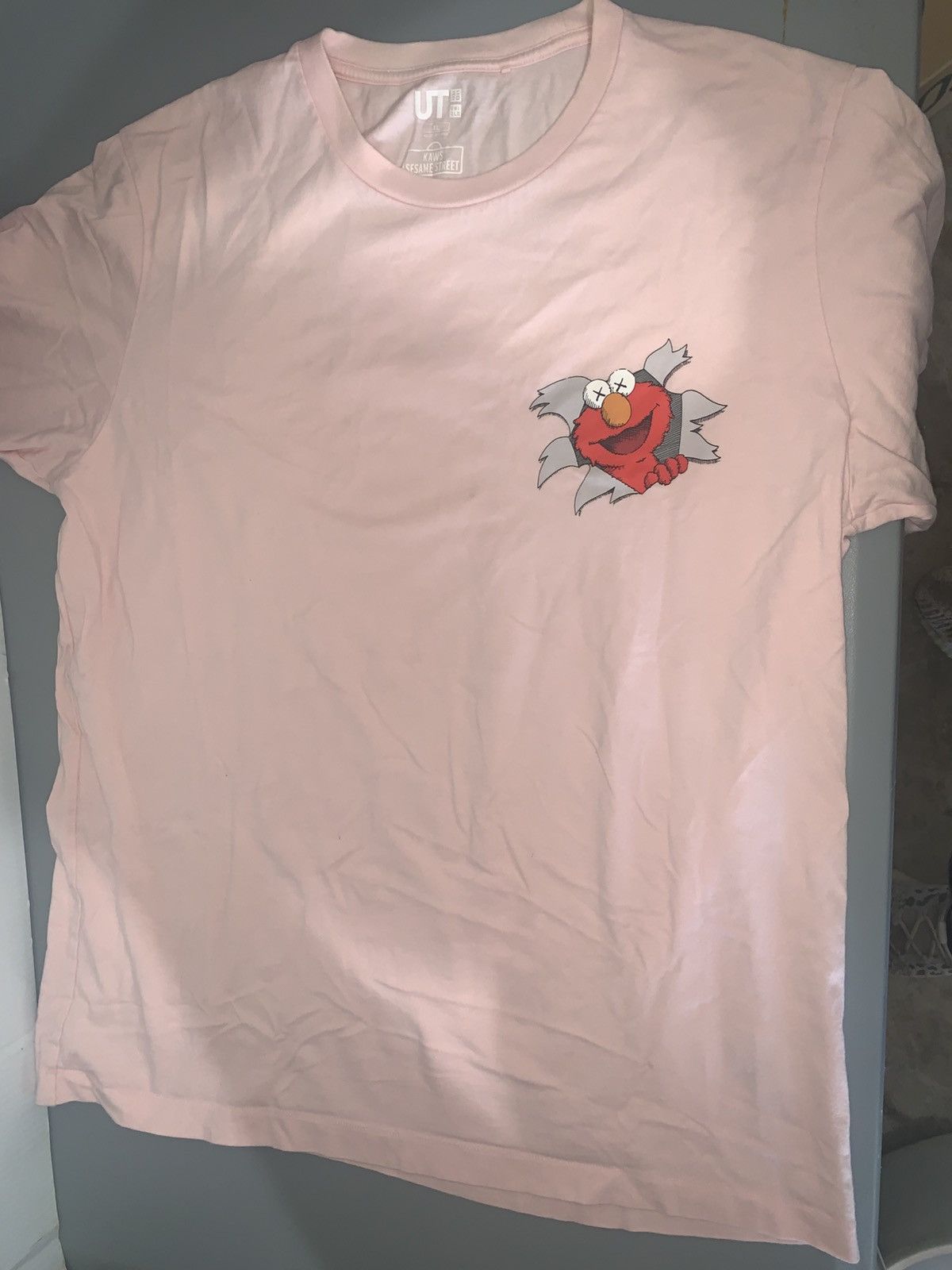 Kaws × Uniqlo Uniqlo UT X KAWS Sesame St Elmo T-shirt Pink Size XL RARE Size US XL / EU 56 / 4 - 1 Thumbnail