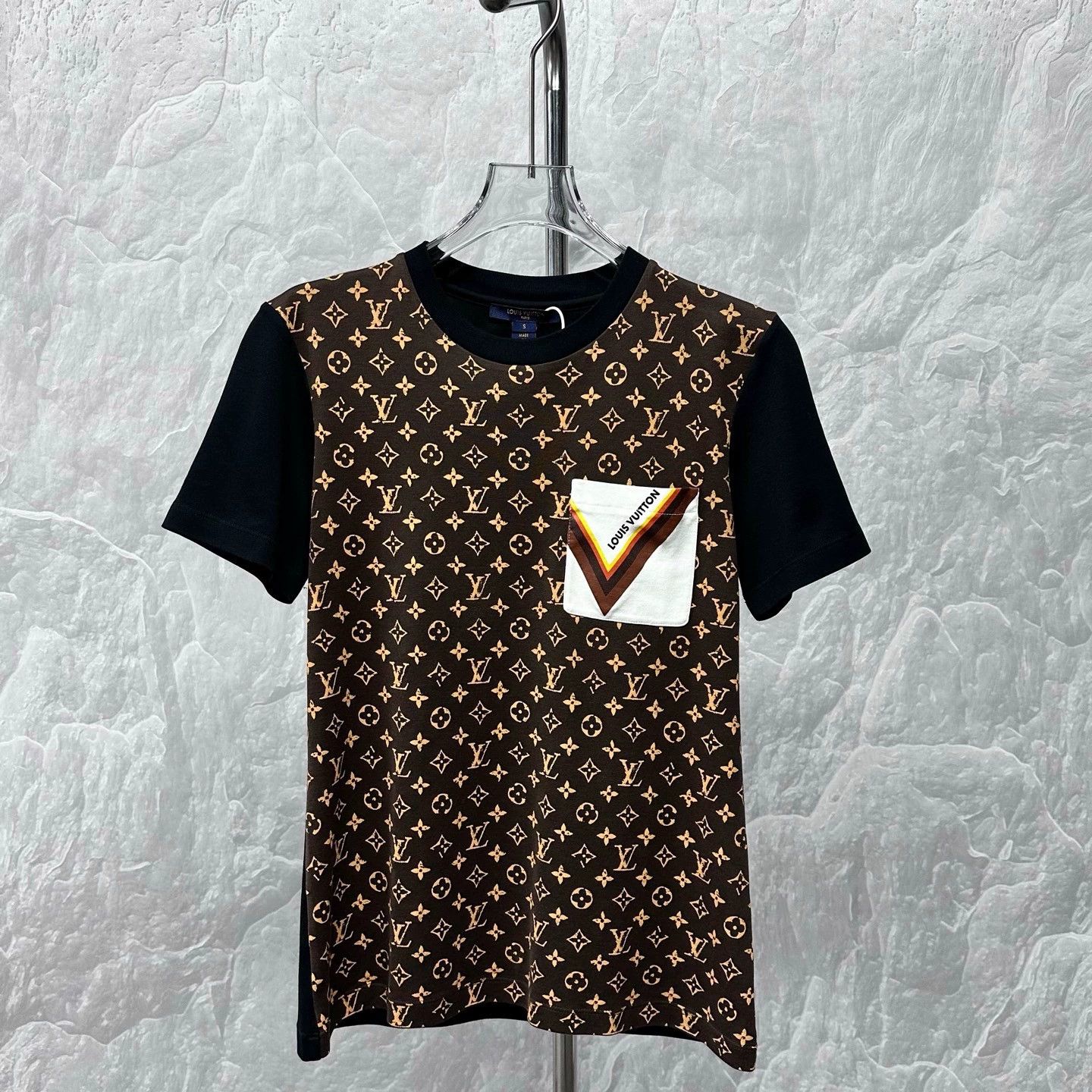 Louis Vuitton louis vuitton pocket logo printed t-shirt Size US S / EU 44-46 / 1 - 1 Thumbnail