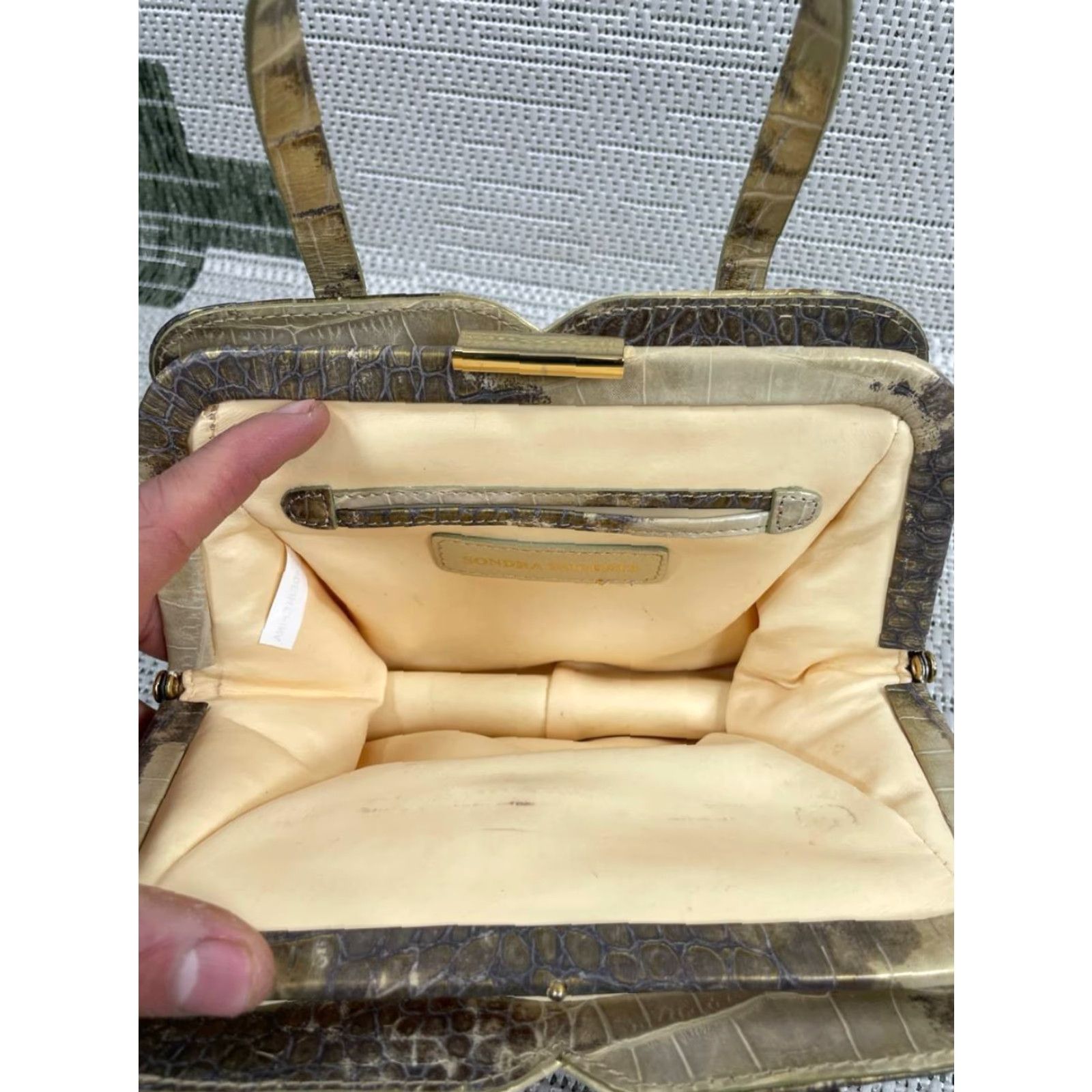 Doublet VINTAGE Sondra Roberts Bags Womens Beige Crocodile Leather Double Handle Strap Clutch Size ONE SIZE - 7 Thumbnail