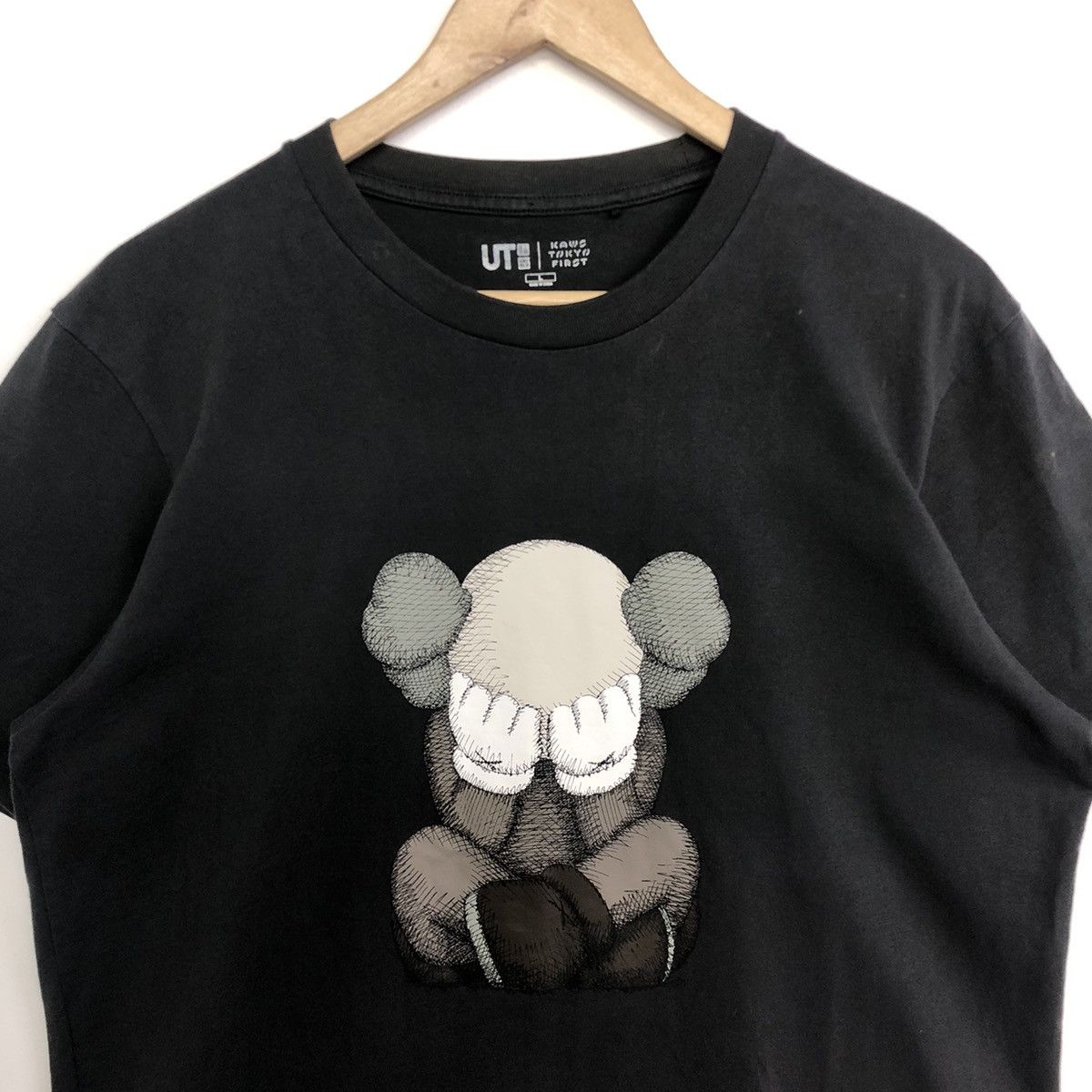 Kaws KAWS Tokyo First X Uniqlo Graphic Tshirt Size US L / EU 52-54 / 3 - 4 Thumbnail