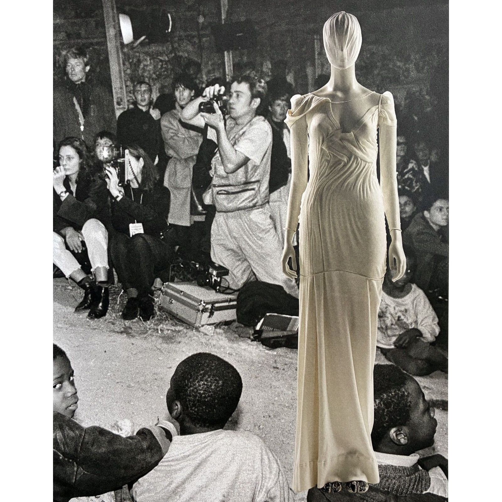 Maison Margiela Maison Margiela Archive Fashion runway photo framed 9x12 Size ONE SIZE - 2 Thumbnail