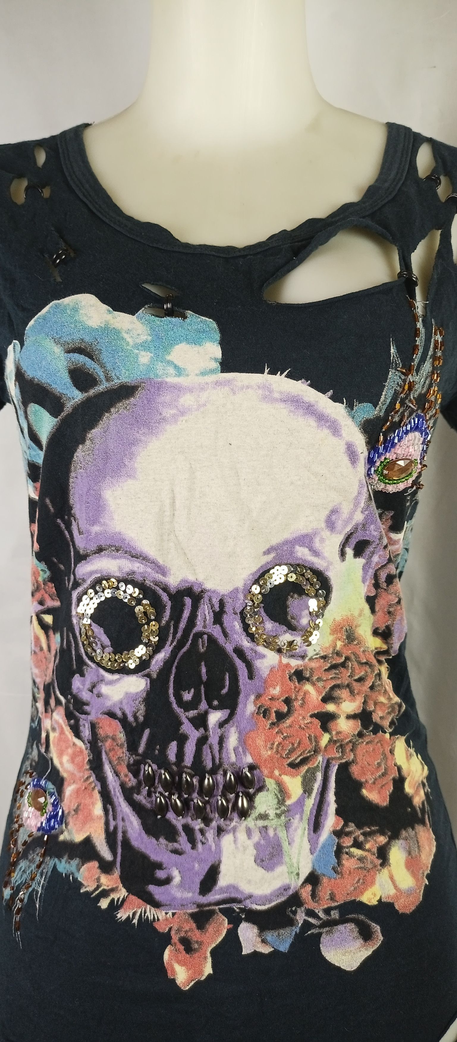 Vintage Crossbonez Distressed Skull Short Sleeve Strict TShirt Size M / US 6-8 / IT 42-44 - 1 Thumbnail