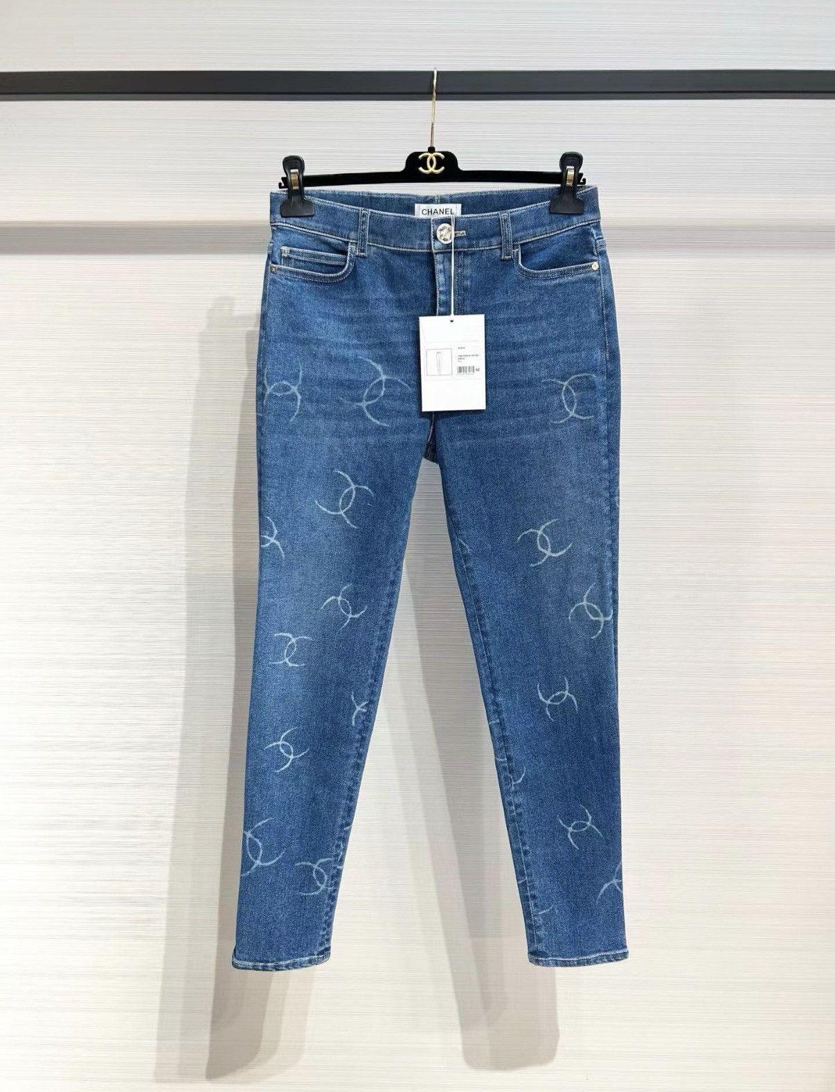 Chanel Chanel F42 Blue Logo Print Skinny Jeans J33 Size 28" / US 6 / IT 42 - 1 Thumbnail