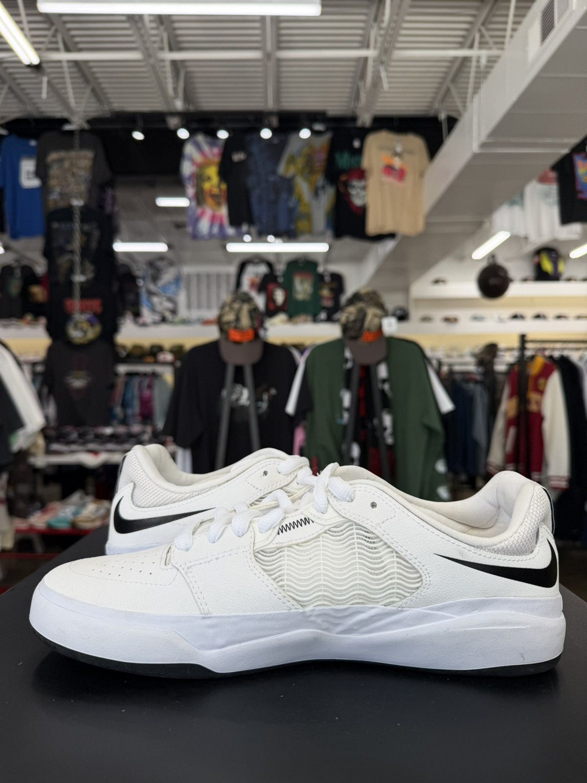 Nike Nike SB Ishod Wair White Black Size 8.5 (2022) Size US 8.5 / EU 41-42 - 4 Thumbnail