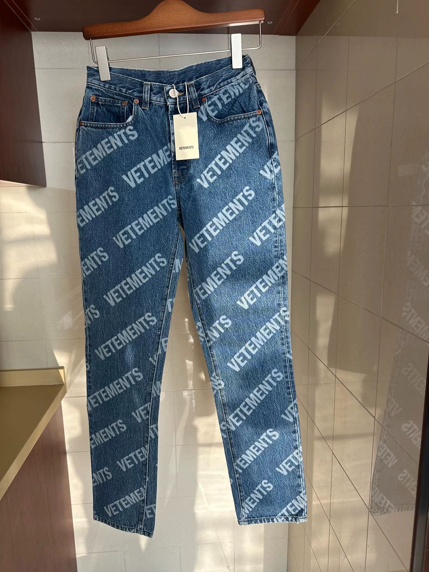 Vetements VETEMENTS Logo Printed Straight Denim Pants Size US 26 / EU 42 - 1 Thumbnail