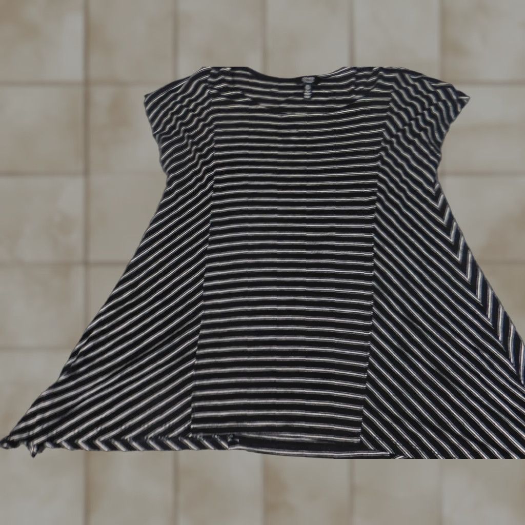 Jones New York Jones New York top Blouse Womens Large Black Striped Crew Neck Pullover Viscose Rayon Cap Sleeve Casual Stretch Comfort Regular Modern Classic Size L / US 10 / IT 46 - 1 Thumbnail