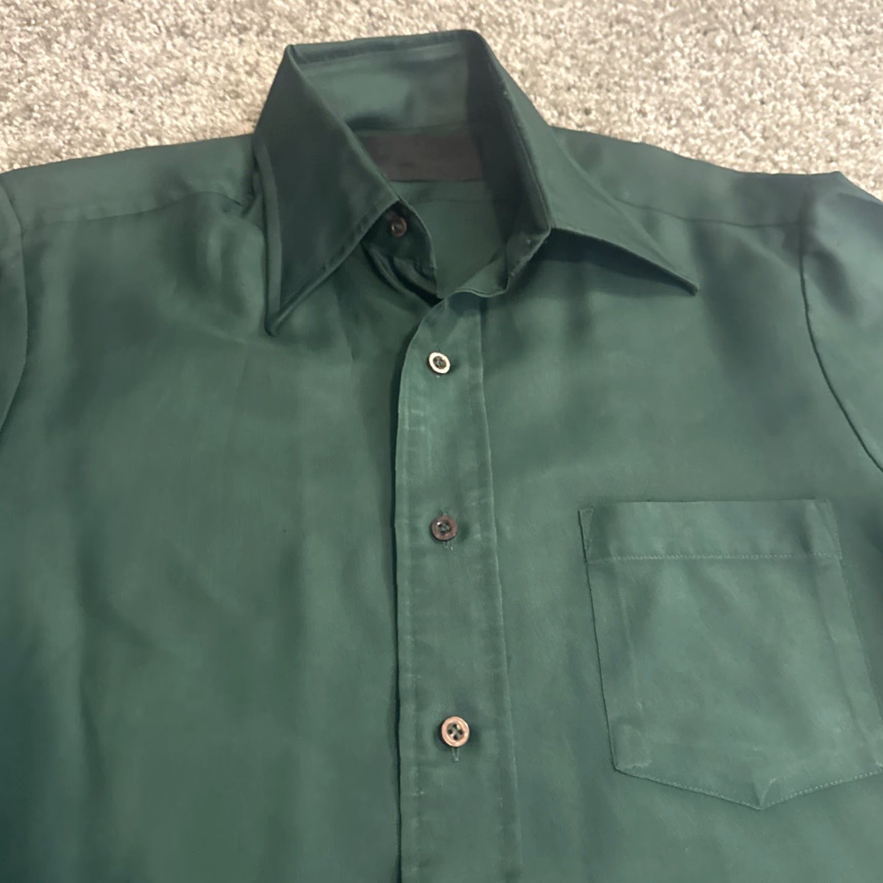 Van Heusen VINTAGE Van Heusen Hampshire House Green Satin Button-Up Shirt L 15 Unisex Adults 70s Short Sleeve Mens Womens Size US L / EU 52-54 / 3 - 4 Thumbnail